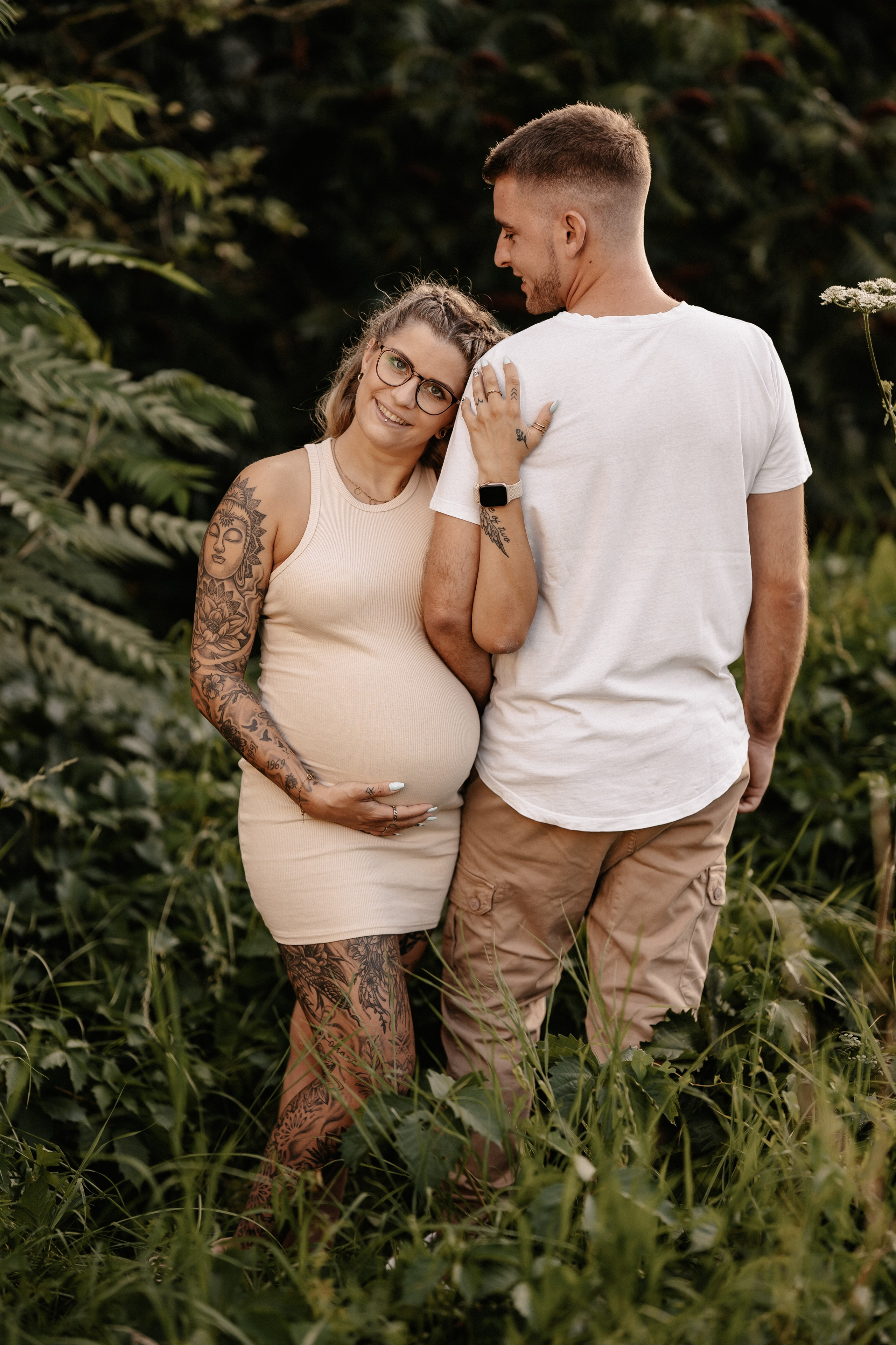 Babybauch im Spätsommer. Portraitfotografie in Gründau Elena Ohnstedt