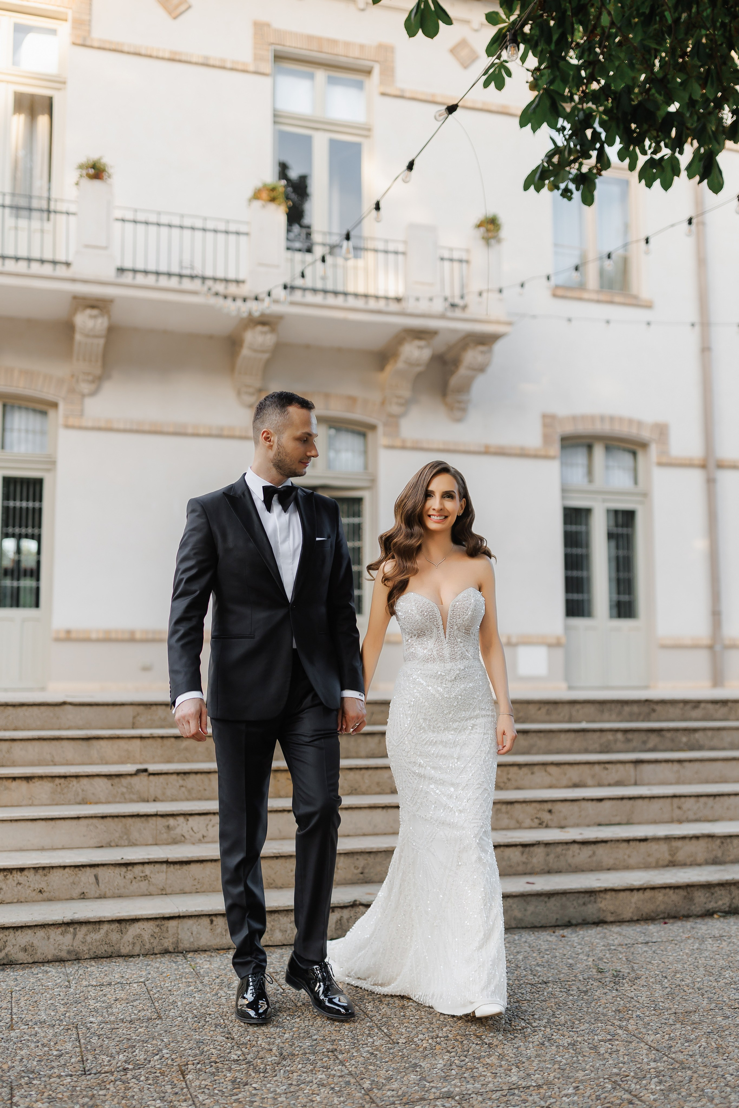 Pachet foto nuntă București – potrivit pentru cupluri moderne. Indiferent de locația din București, îți ofer pachete foto adaptate nevoilor tale: acoperire completă, ședință foto de cuplu și galerie online premium.