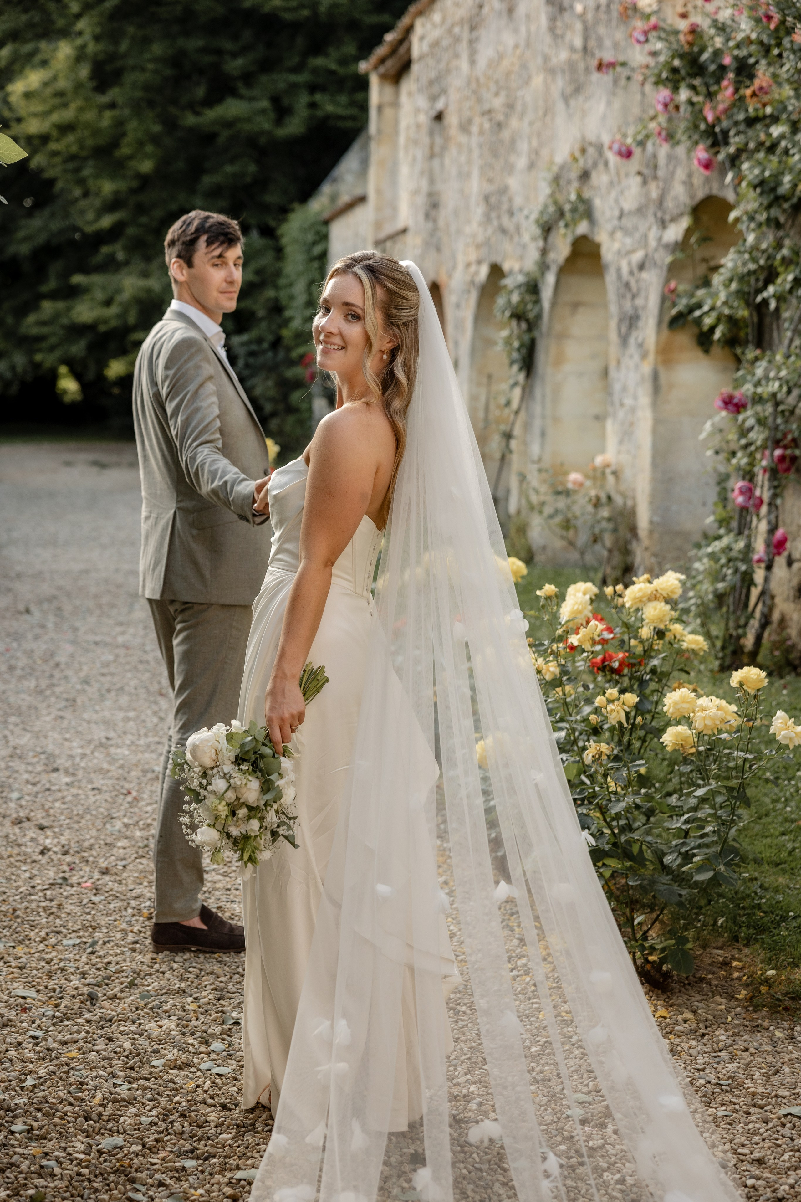 Sarah & Sean — a fairytale wedding at Château Sentout. Eugenie Smirnova — wedding, corporate and lifestyle photographer in Toulouse and Southwest France