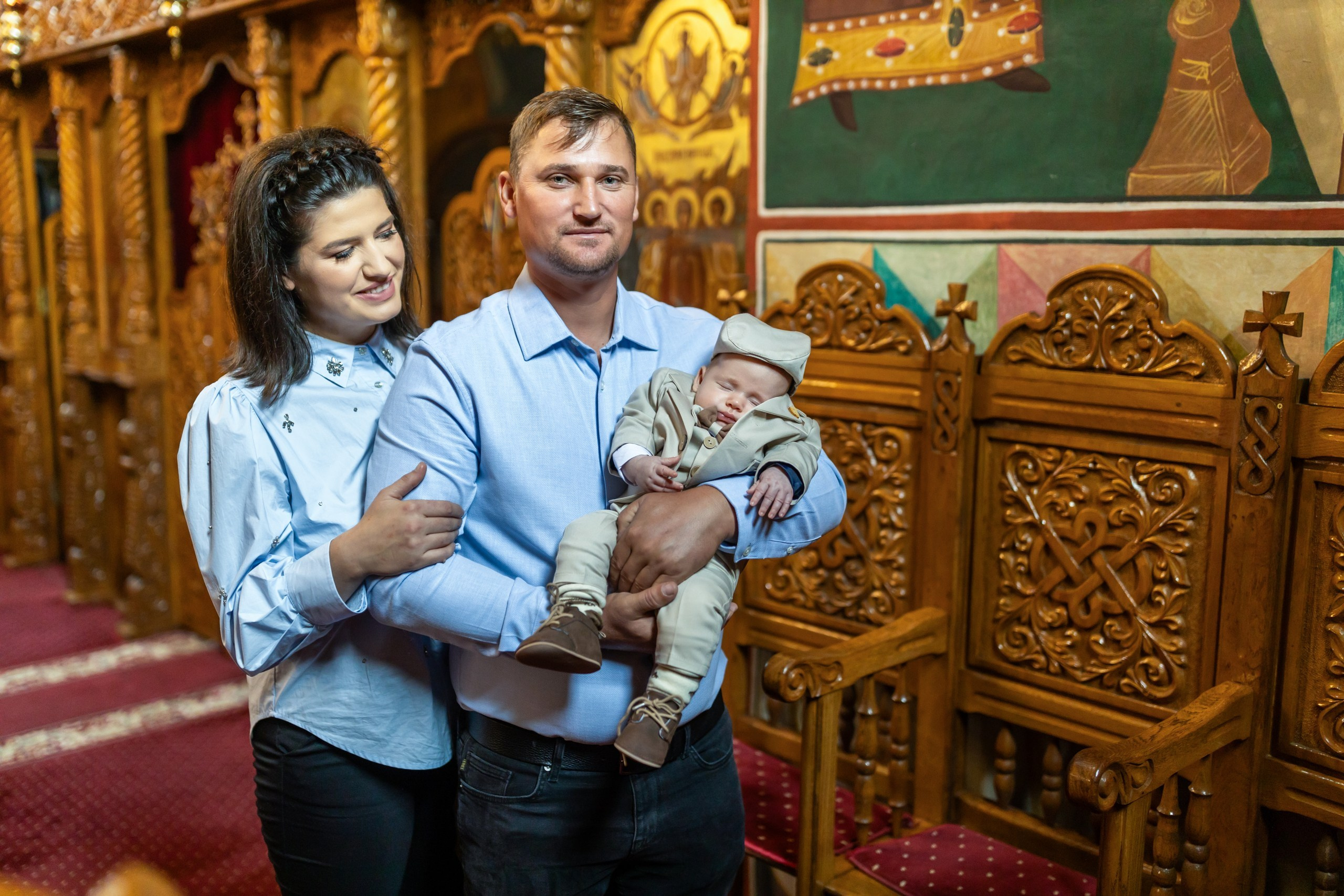 fotograf botez , fotografie botez Botoșani, fotograf Alin Chirilă, amintiri botez, fotografii botez, botez Miruna Parascheva, fotograf copii, fotografie botez în Botoșani-alt="botez , fotografie botez Alin Chirilă, amintiri botez, fotografii emoționante botez Botoșani"-- fotografii-botez-bebelus- amintiri-botez-micuț- moment-sfânt-crestinare- fotografie-emotionanta-botez- detalii-botez-bebelusi- parinti-fericiti-la-botez- fotograf-botez-profesionist- botez-in-biserica-ortodoxa- micuț-botezat-cu-emoție- zâmbete-și-lacrimi-la-botez- bebeluș-la-cristelniță- decor-botez-colorat- botez-cu-dragoste-și-credință- emotie-pura-la-botez- fotograf-botez-botosani- botez-iasi-suceava-fotograf- amintiri-nepretuite-botez-- Preotul ținându-l pe micuțul Mathias Gabriel la botez, în biserica Înălțarea Domnului, Copălău - Detalii de la botezul lui Mathias – lumânare, trusou și icoană - Familia lui Mathias Gabriel alături de micuț, în ziua botezului - Portret emoționant cu mama și bebelușul în brațe, în biserică,fotograf profesionist evenimente Botoșani, Iași, Suceava, Fălticeni, Bacău, Pașcani, Roman - AlinoFotoStudio by Alin Chirilă - servicii foto nuntă, botez, cununie, ședințe foto creative, albume personalizate, fotografii emoționante și calitative pentru cele mai importante momente din viață,fotograf nuntă Botoșani Alin Chirilă, ședință foto botez Iași - AlinoFotoStudio, servicii fotograf profesionist evenimente Suceava, fotograf cununie civilă Fălticeni - Alin Chirilă, album foto nuntă personalizat Bacău.“Bebeluș botezat în biserică, ținut în brațe de nași” • “Detaliu cu lumânarea de botez decorată cu flori albe” • “Părinți emoționați alături de copilul lor la ceremonia de botez” • “Masa festivă de botez cu decor tematic și tort personalizat” • “Momentul în care preotul toarnă apă sfințită pe fruntea bebelușului” “Bebeluș în rochie albă de botez, zâmbind în brațele mamei” • “Detaliu cu cruciulița de botez așezată pe o pernă de satin” • “Părinți și nași aprinzând lumânările în timpul ceremoniei de botez” • “Tort de botez decorat cu figurine tematice și numele copilului” • “Copil botezat dormind liniștit în pătuțul decorat festiv” • “Momentul în care preotul binecuvântează copilul în fața altarului” • “Invitați adunându-se în jurul mesei festive la petrecerea de botez” • “Bebeluș ținând în mână o jucărie personalizată primită la botez” • “Familie fericită pozând împreună după ceremonia de botez” • “Decor tematic cu baloane și flori la locația petrecerii de botez” fotograf Botoșani fotograf evenimente fotograf botez Alin Chirila fotograf alinofotostudio.fotograf botez Amelis Maria, fotografie botez Botoșani, fotograf Alin Chirilă, amintiri botez, fotografii botez, botez Amelis Maria, fotograf copii, fotografie botez în Botoșani,