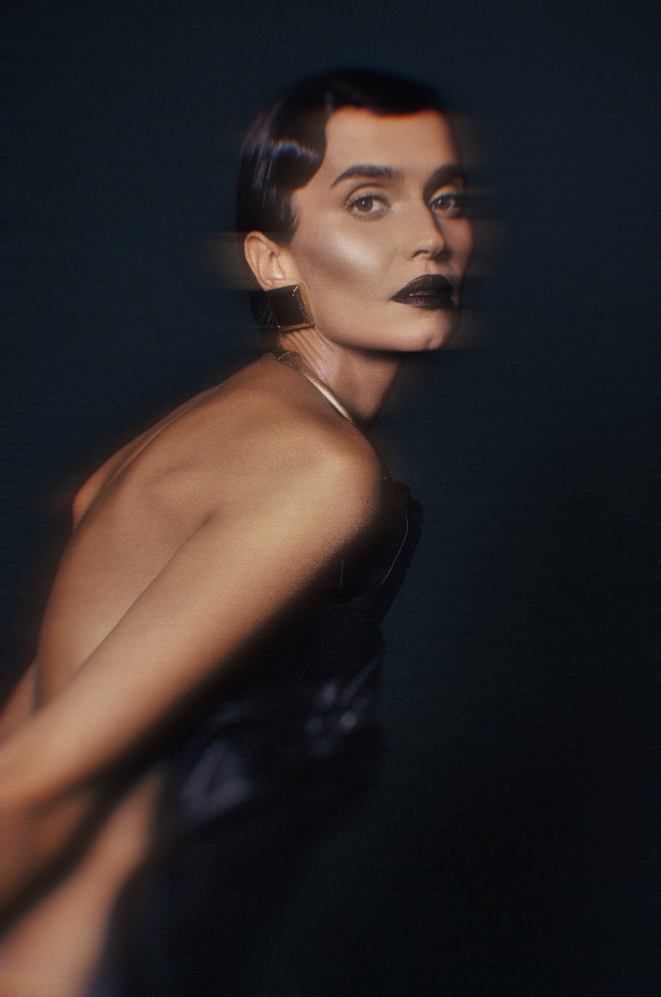 Professioneller Studiofotograf in München – Fotos, Content Creation, Shooting für jeden Anlass. Fotostudio Aesthetic Space in München. Fotostudio mieten ab 1 Stunde