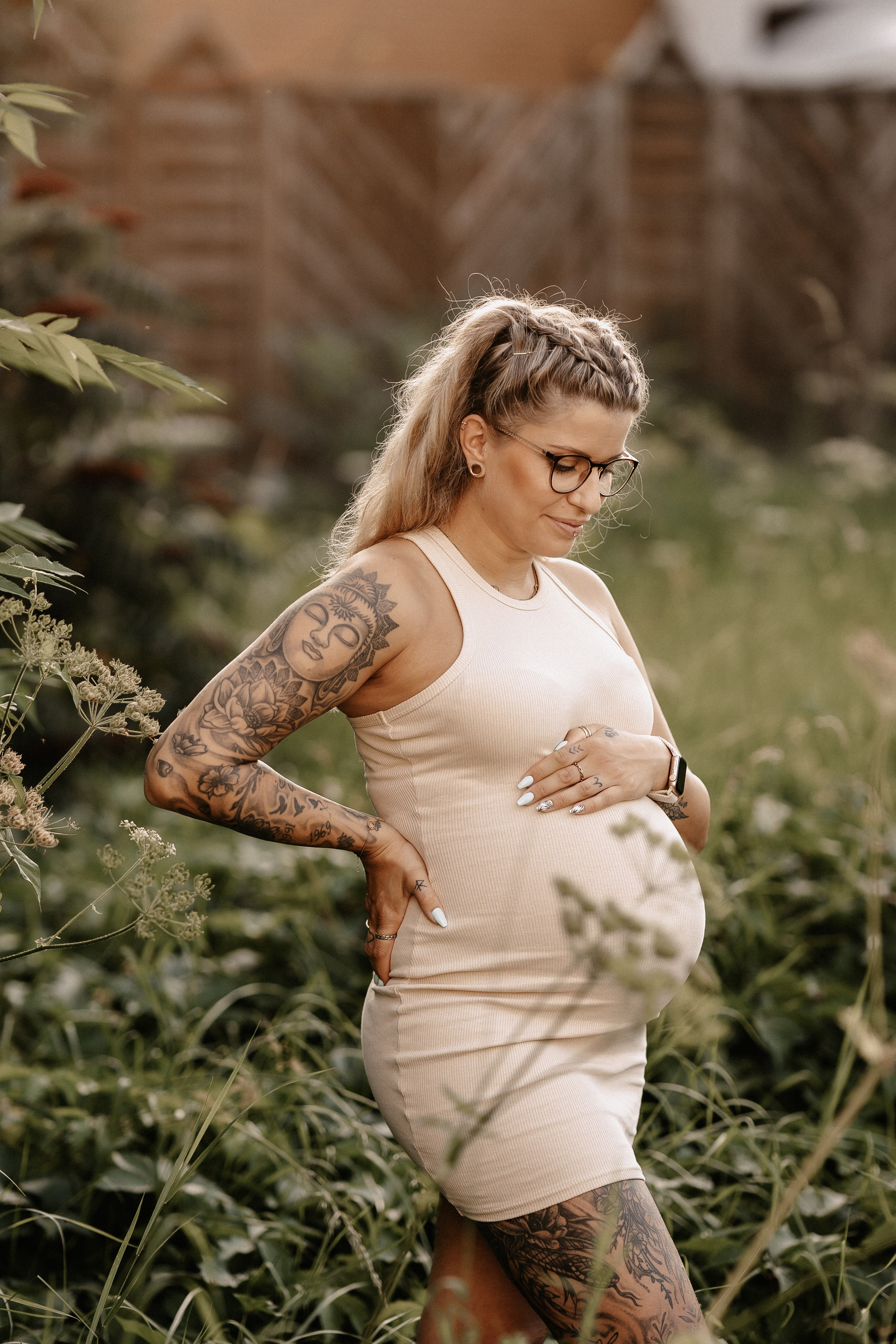 Babybauch im Spätsommer. Portraitfotografie in Gründau Elena Ohnstedt