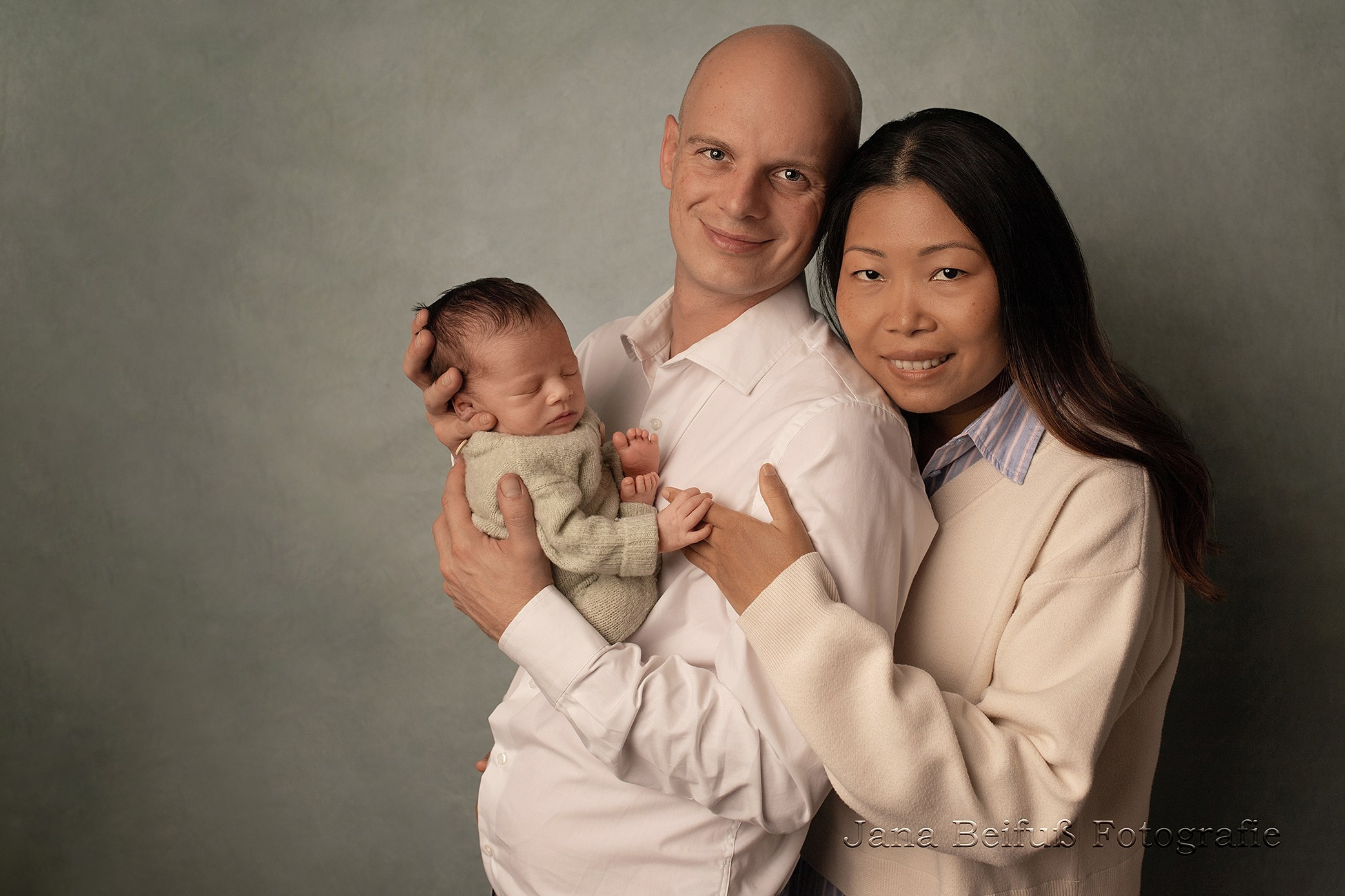 Neugeborenenshooting Weißenhorn, Baby Shooting Weißenhorn, Babyshooting, Babyfotograf Weißenhorn, Neugeborenenshooting Ulm, Babyfotograf Ulm, Babyfotograf Senden, Babyfotograf Neu-Ulm, Jana Beifuß Fotografie, Familienfotos, Liebe, Geduld, Neugeborenenfotos weissenhorn, Pfaffenhofen a. d. Roth, Gaumenspalte, Gaumenlippenspalte