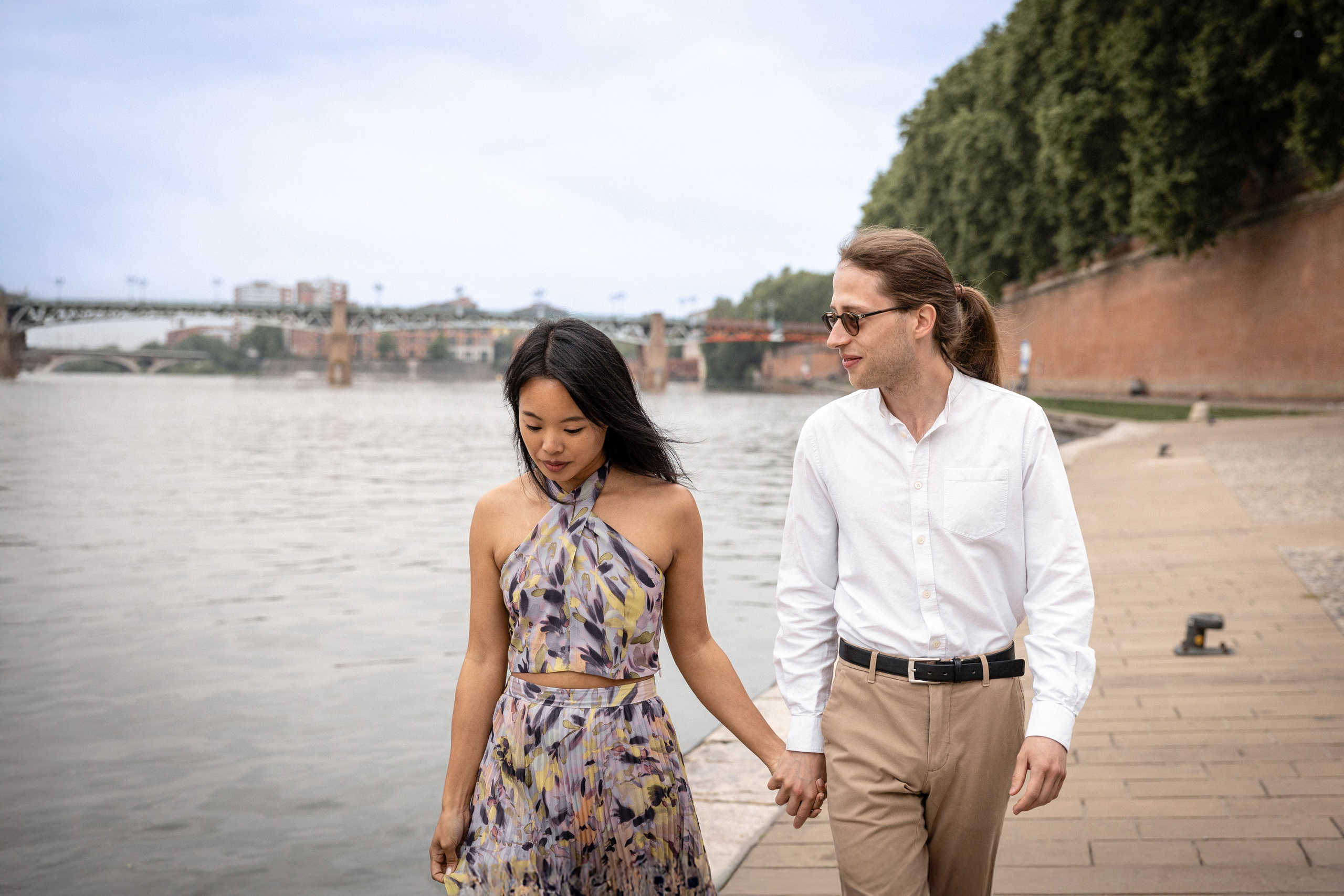 Séance photo de fiançailles à Toulouse. Eugénie Smirnova — Photographe à Toulouse et dans le Sud-Ouest
