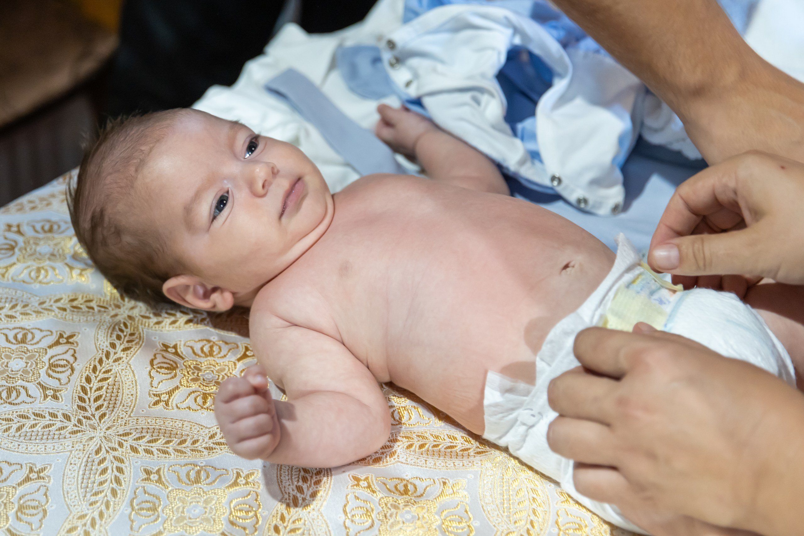 fotograf botez , fotografie botez Botoșani, fotograf Alin Chirilă, amintiri botez, fotografii botez, botez Miruna Parascheva, fotograf copii, fotografie botez în Botoșani-alt="botez , fotografie botez Alin Chirilă, amintiri botez, fotografii emoționante botez Botoșani"-- fotografii-botez-bebelus- amintiri-botez-micuț- moment-sfânt-crestinare- fotografie-emotionanta-botez- detalii-botez-bebelusi- parinti-fericiti-la-botez- fotograf-botez-profesionist- botez-in-biserica-ortodoxa- micuț-botezat-cu-emoție- zâmbete-și-lacrimi-la-botez- bebeluș-la-cristelniță- decor-botez-colorat- botez-cu-dragoste-și-credință- emotie-pura-la-botez- fotograf-botez-botosani- botez-iasi-suceava-fotograf- amintiri-nepretuite-botez-- Preotul ținându-l pe micuțul Mathias Gabriel la botez, în biserica Înălțarea Domnului, Copălău - Detalii de la botezul lui Mathias – lumânare, trusou și icoană - Familia lui Mathias Gabriel alături de micuț, în ziua botezului - Portret emoționant cu mama și bebelușul în brațe, în biserică,fotograf profesionist evenimente Botoșani, Iași, Suceava, Fălticeni, Bacău, Pașcani, Roman - AlinoFotoStudio by Alin Chirilă - servicii foto nuntă, botez, cununie, ședințe foto creative, albume personalizate, fotografii emoționante și calitative pentru cele mai importante momente din viață,fotograf nuntă Botoșani Alin Chirilă, ședință foto botez Iași - AlinoFotoStudio, servicii fotograf profesionist evenimente Suceava, fotograf cununie civilă Fălticeni - Alin Chirilă, album foto nuntă personalizat Bacău.“Bebeluș botezat în biserică, ținut în brațe de nași” • “Detaliu cu lumânarea de botez decorată cu flori albe” • “Părinți emoționați alături de copilul lor la ceremonia de botez” • “Masa festivă de botez cu decor tematic și tort personalizat” • “Momentul în care preotul toarnă apă sfințită pe fruntea bebelușului” “Bebeluș în rochie albă de botez, zâmbind în brațele mamei” • “Detaliu cu cruciulița de botez așezată pe o pernă de satin” • “Părinți și nași aprinzând lumânările în timpul ceremoniei de botez” • “Tort de botez decorat cu figurine tematice și numele copilului” • “Copil botezat dormind liniștit în pătuțul decorat festiv” • “Momentul în care preotul binecuvântează copilul în fața altarului” • “Invitați adunându-se în jurul mesei festive la petrecerea de botez” • “Bebeluș ținând în mână o jucărie personalizată primită la botez” • “Familie fericită pozând împreună după ceremonia de botez” • “Decor tematic cu baloane și flori la locația petrecerii de botez” fotograf Botoșani fotograf evenimente fotograf botez Alin Chirila fotograf alinofotostudio.fotograf botez Amelis Maria, fotografie botez Botoșani, fotograf Alin Chirilă, amintiri botez, fotografii botez, botez Amelis Maria, fotograf copii, fotografie botez în Botoșani,