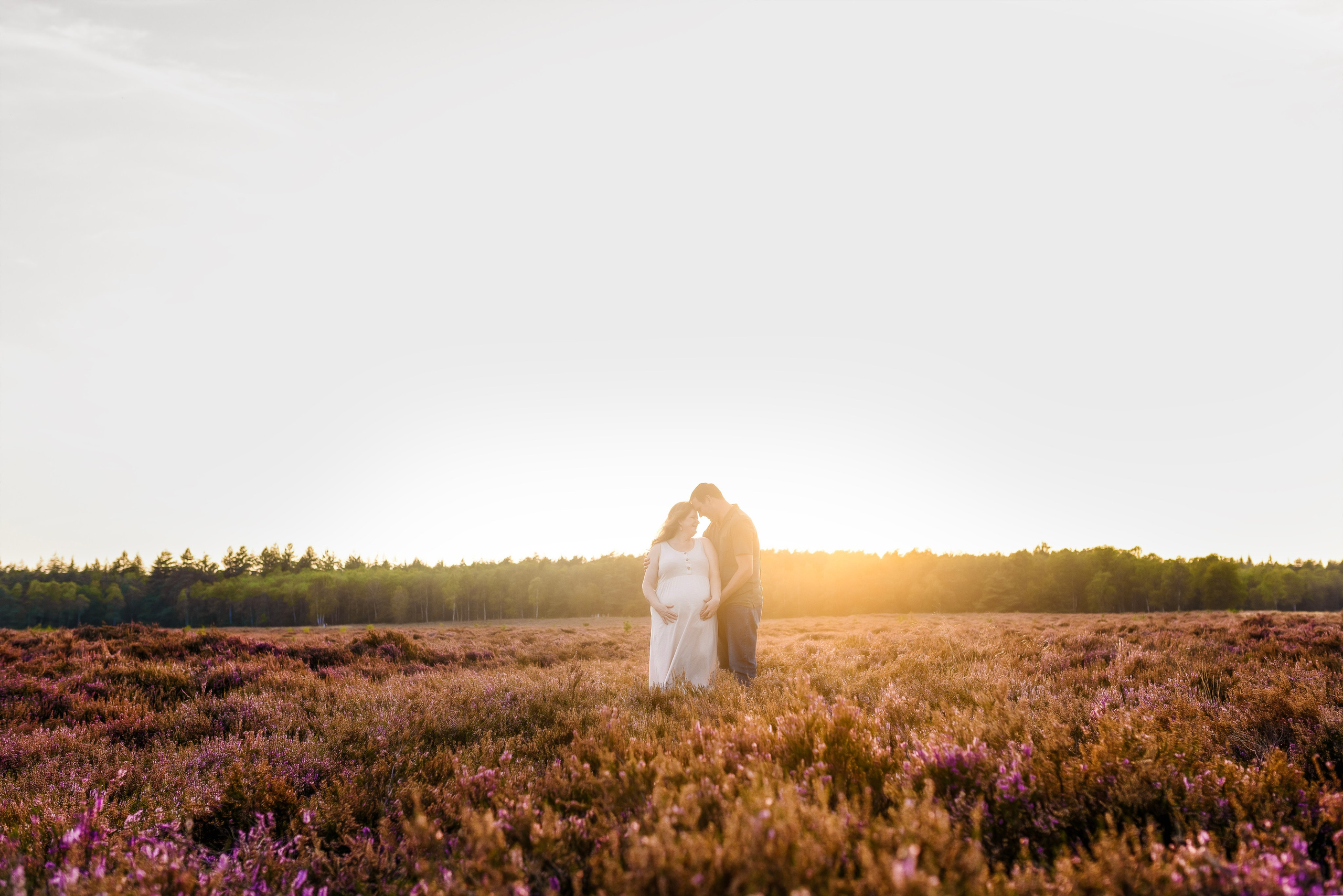 Zwangerschapsfotoshoot heide. Overijssel Zwolle. Fotograaf Irina Hoek.