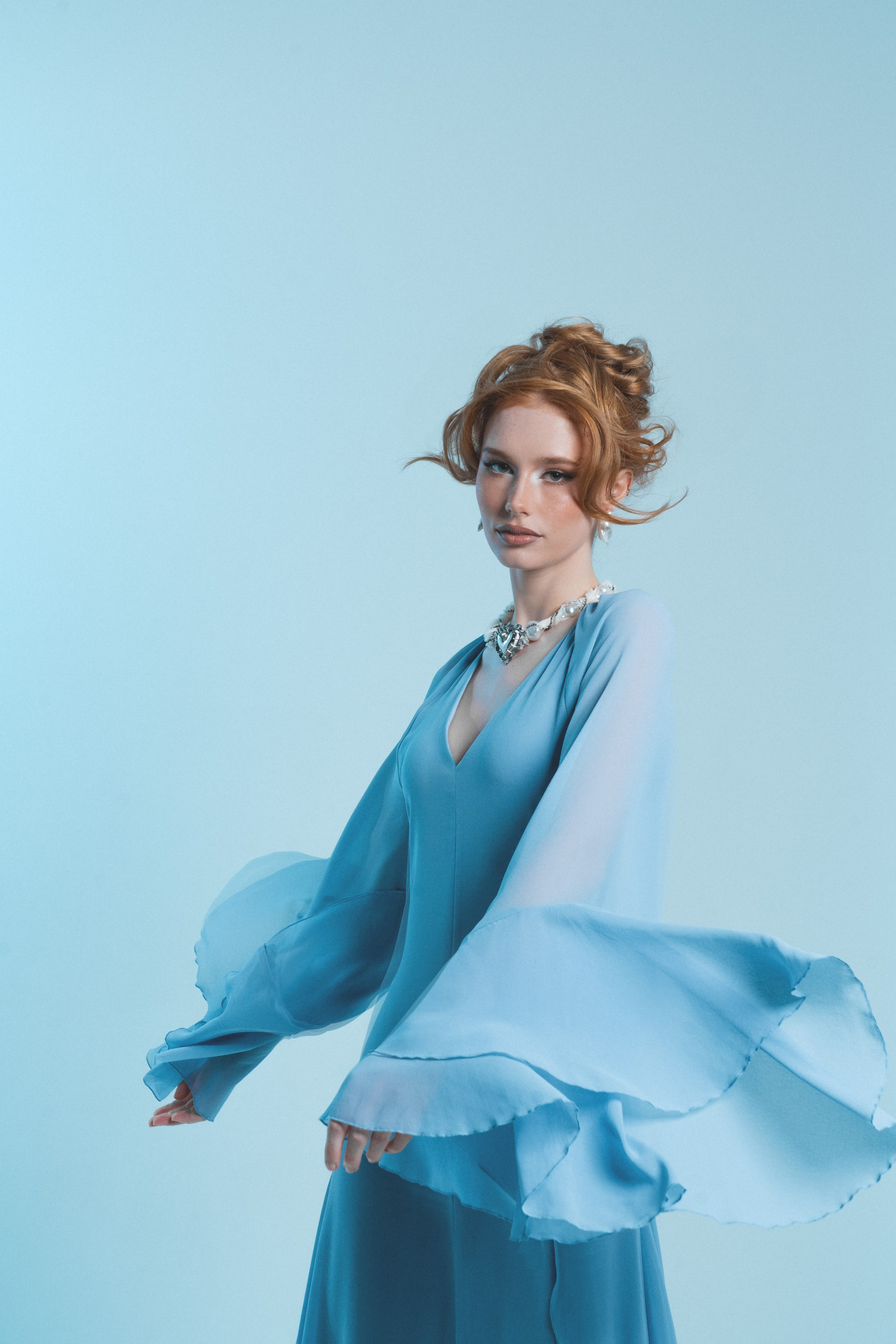 Professioneller Studiofotograf in München – Fotos, Content Creation, Shooting für jeden Anlass. Fotostudio Aesthetic Space in München. Fotostudio mieten ab 1 Stunde