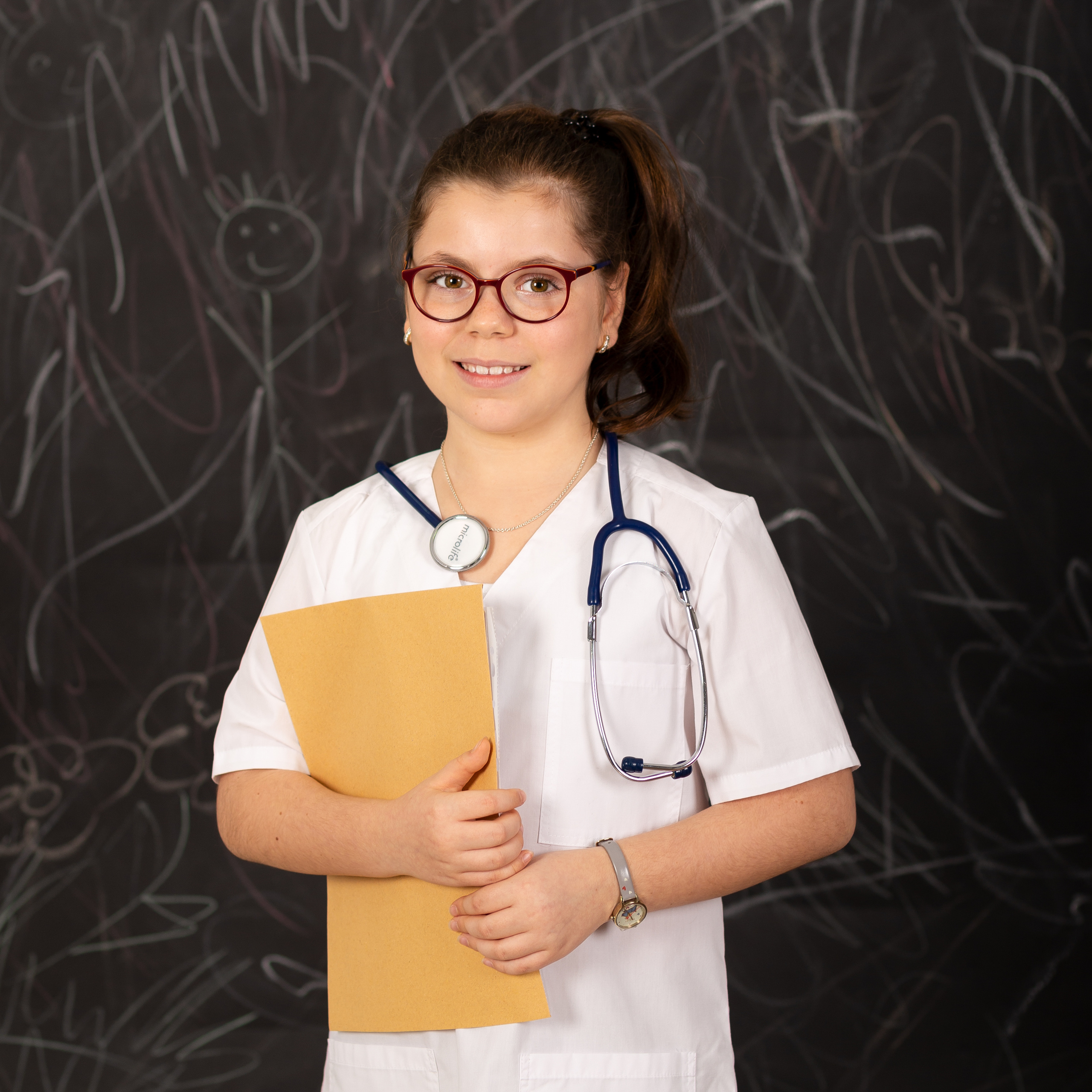 Абитуриентски снимки, ученически снимки. Фотограф Бургас. Фотосесии в студио и на открито, портрети, заснемане