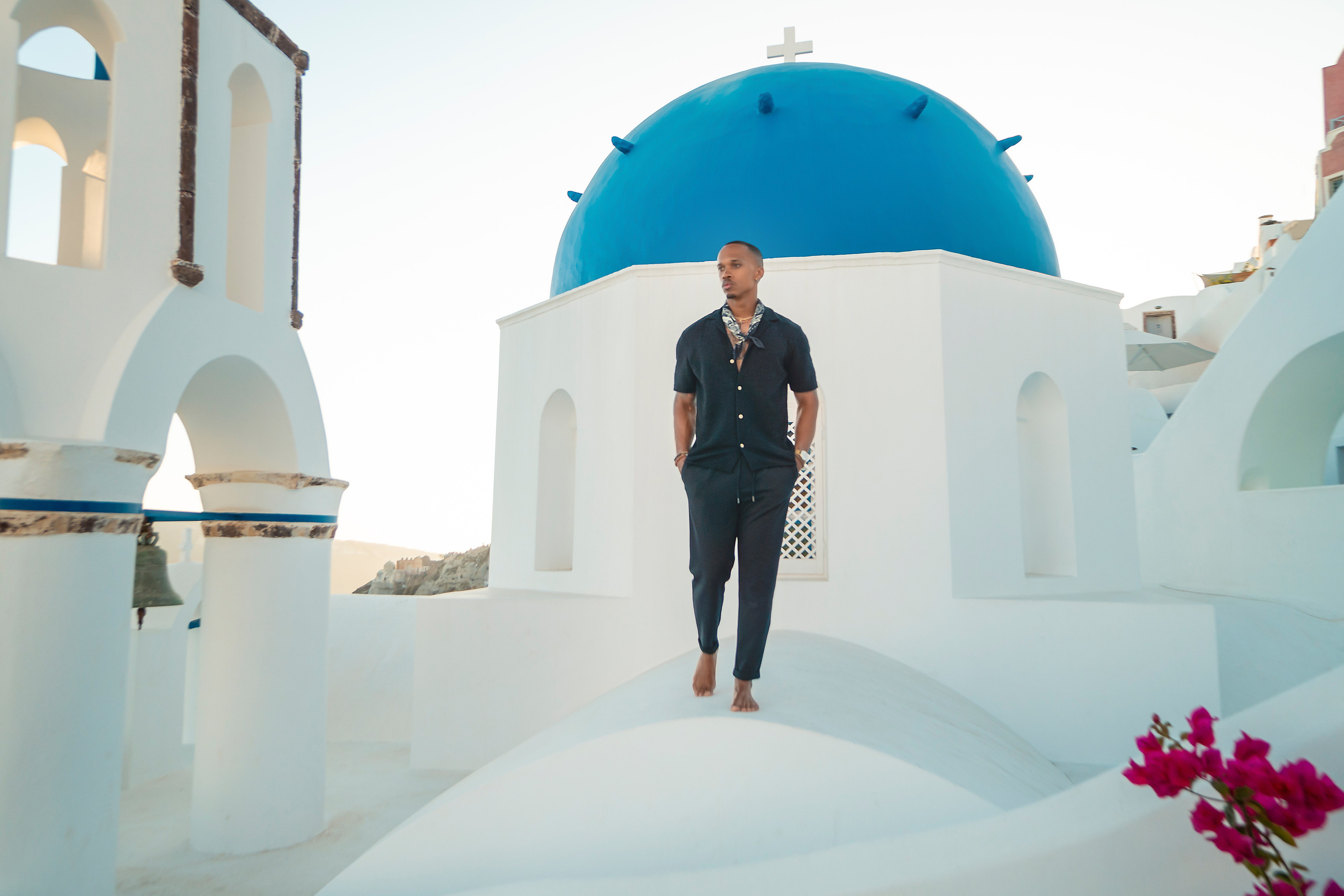 How to choose a photographer for couples in Santorini. Photographer in Santorini SokoLOVE Alex| Flying Dress Santorini