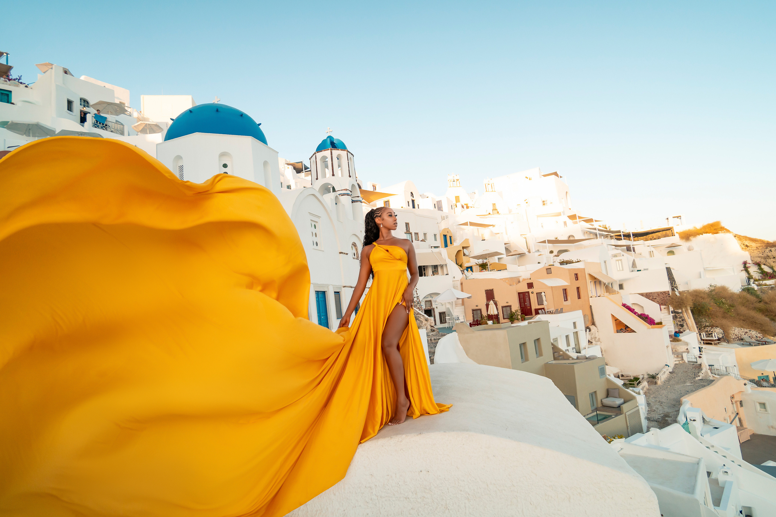 How to choose a photographer for couples in Santorini. Photographer in Santorini SokoLOVE Alex| Flying Dress Santorini
