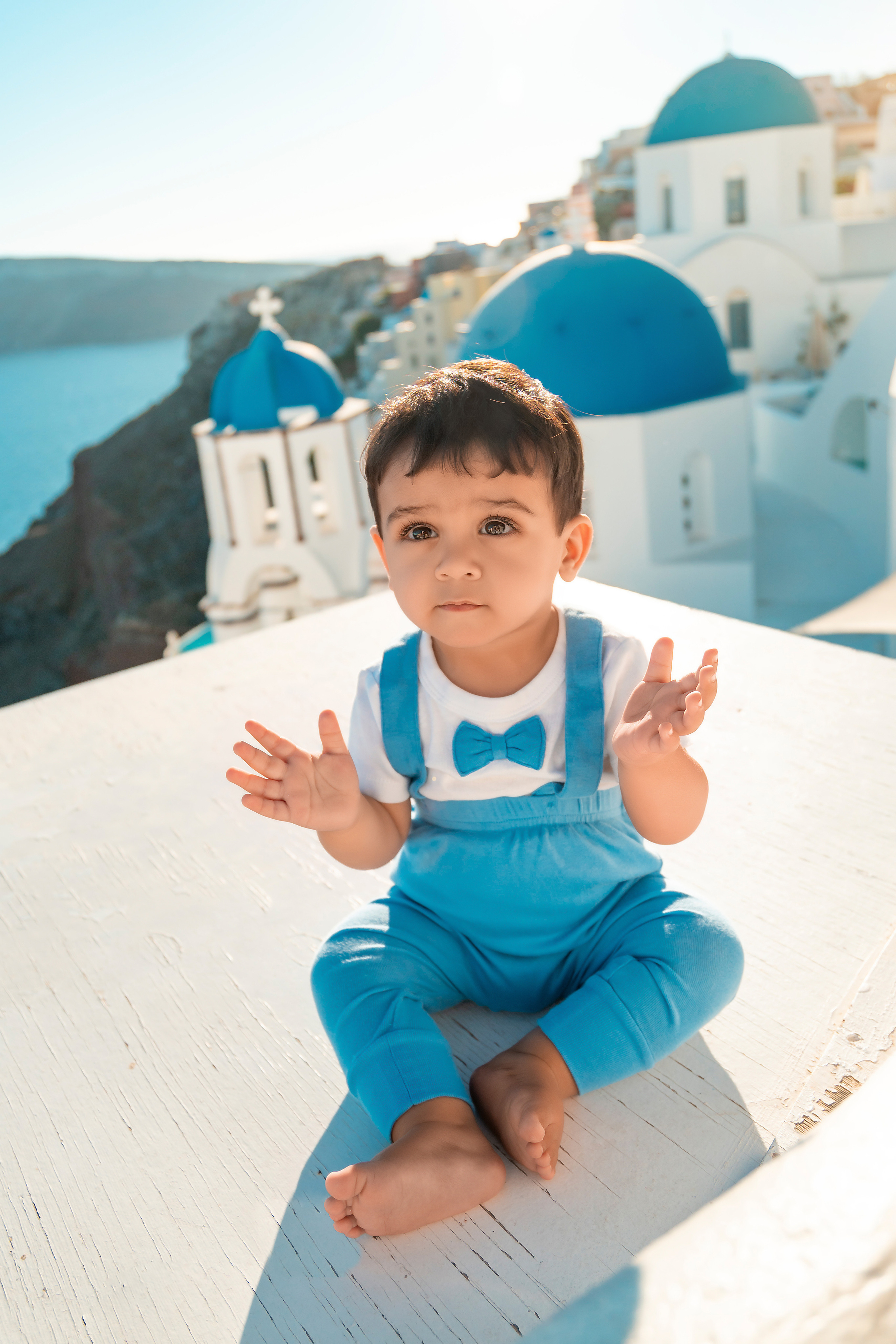 "Your Dream Family Photoshoot in Santorini – Captured by Sokolove""From scenic cliffside views to iconic whitewashed villages, photographer Sokolove creates stunning family portraits that tell your Santorini love story."