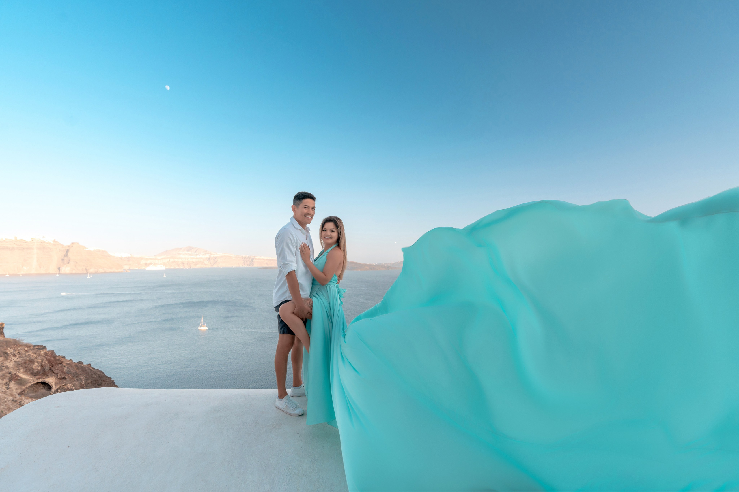 Flying Dress Photoshoot in Santorini — Tiffany Family’s Magical Experience. Photographer in Santorini SokoLOVE Alex| Flying Dress Santorini