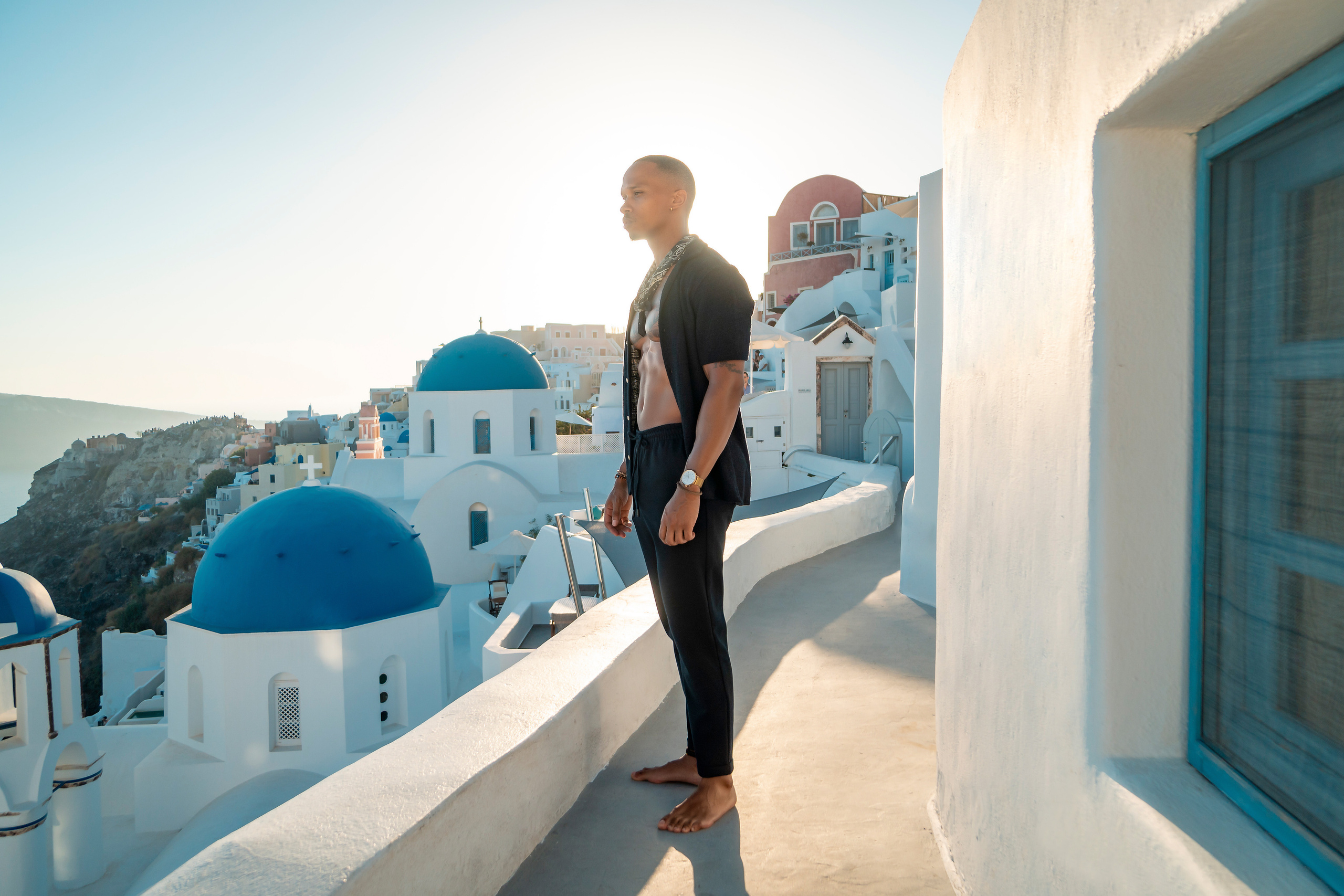 How to choose a photographer for couples in Santorini. Photographer in Santorini SokoLOVE Alex| Flying Dress Santorini