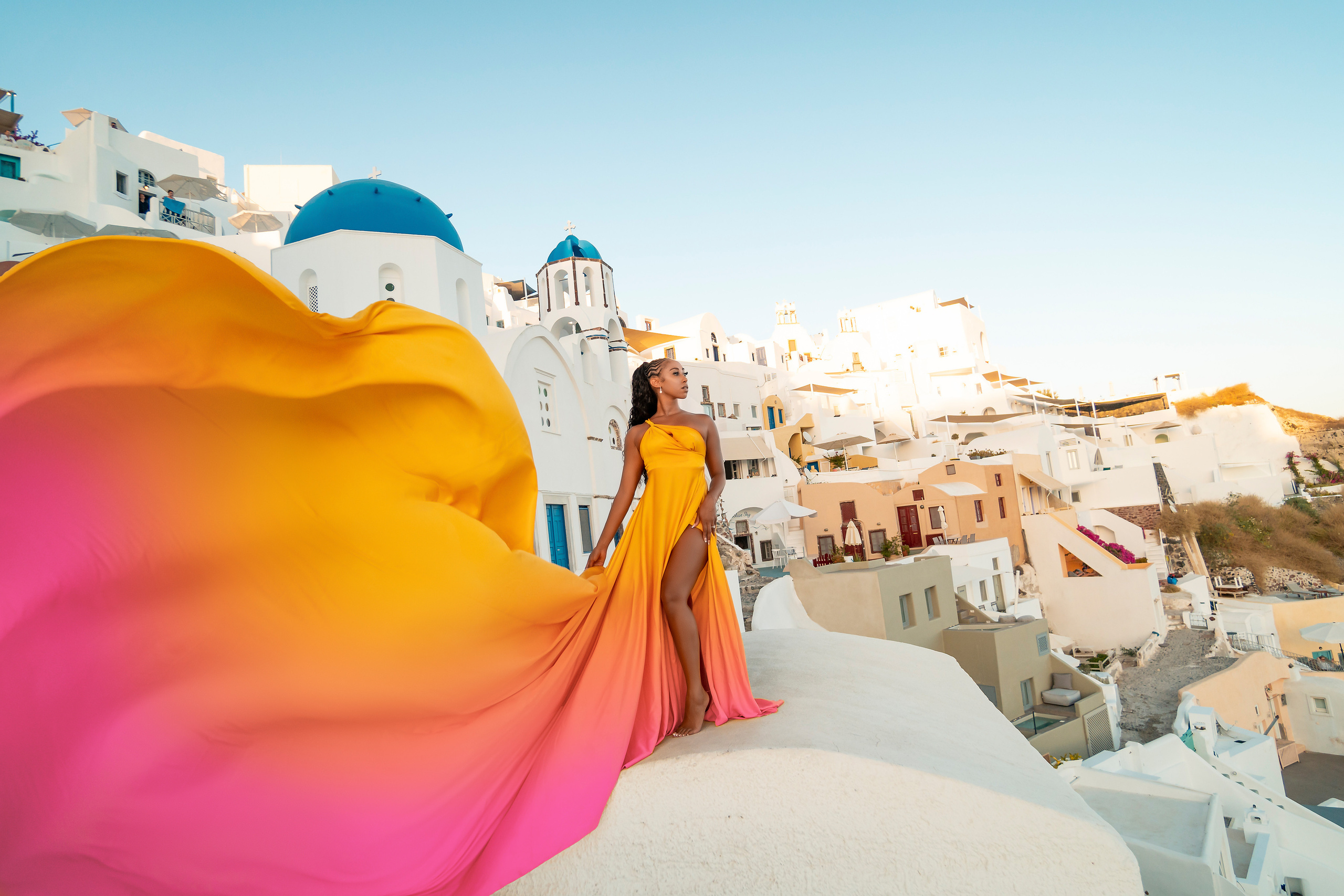 How to choose a photographer for couples in Santorini. Photographer in Santorini SokoLOVE Alex| Flying Dress Santorini