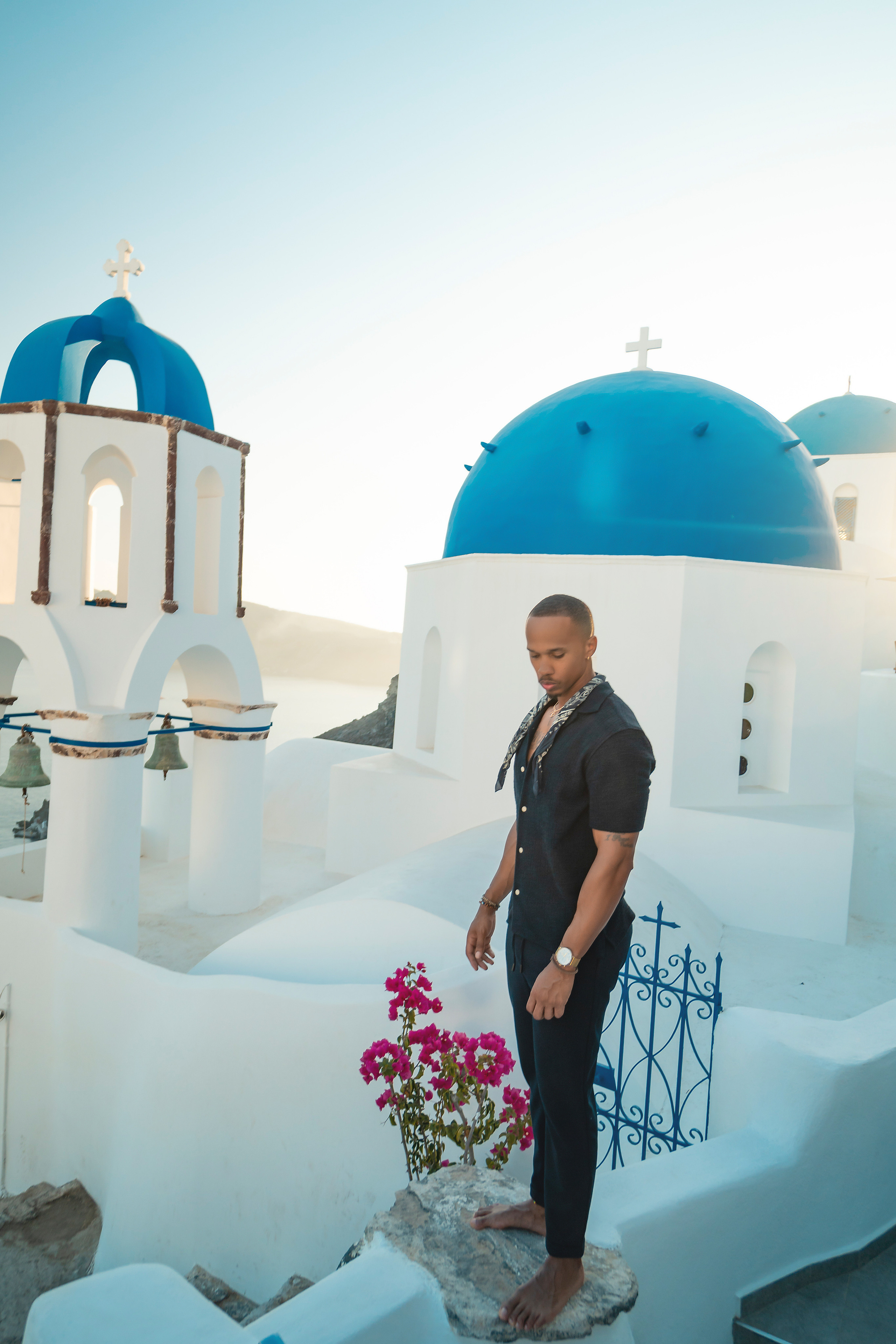 How to choose a photographer for couples in Santorini. Photographer in Santorini SokoLOVE Alex| Flying Dress Santorini