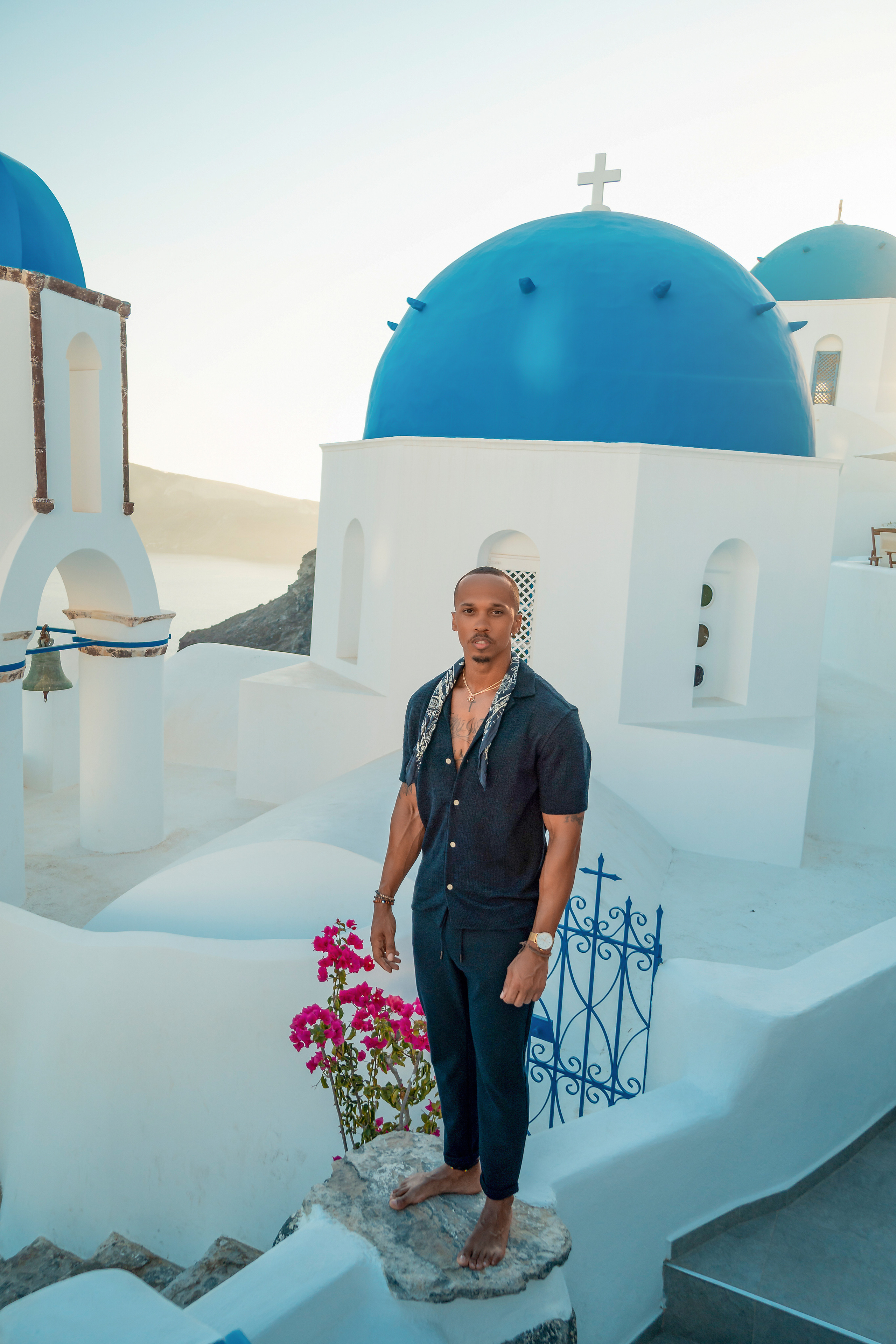 How to choose a photographer for couples in Santorini. Photographer in Santorini SokoLOVE Alex| Flying Dress Santorini