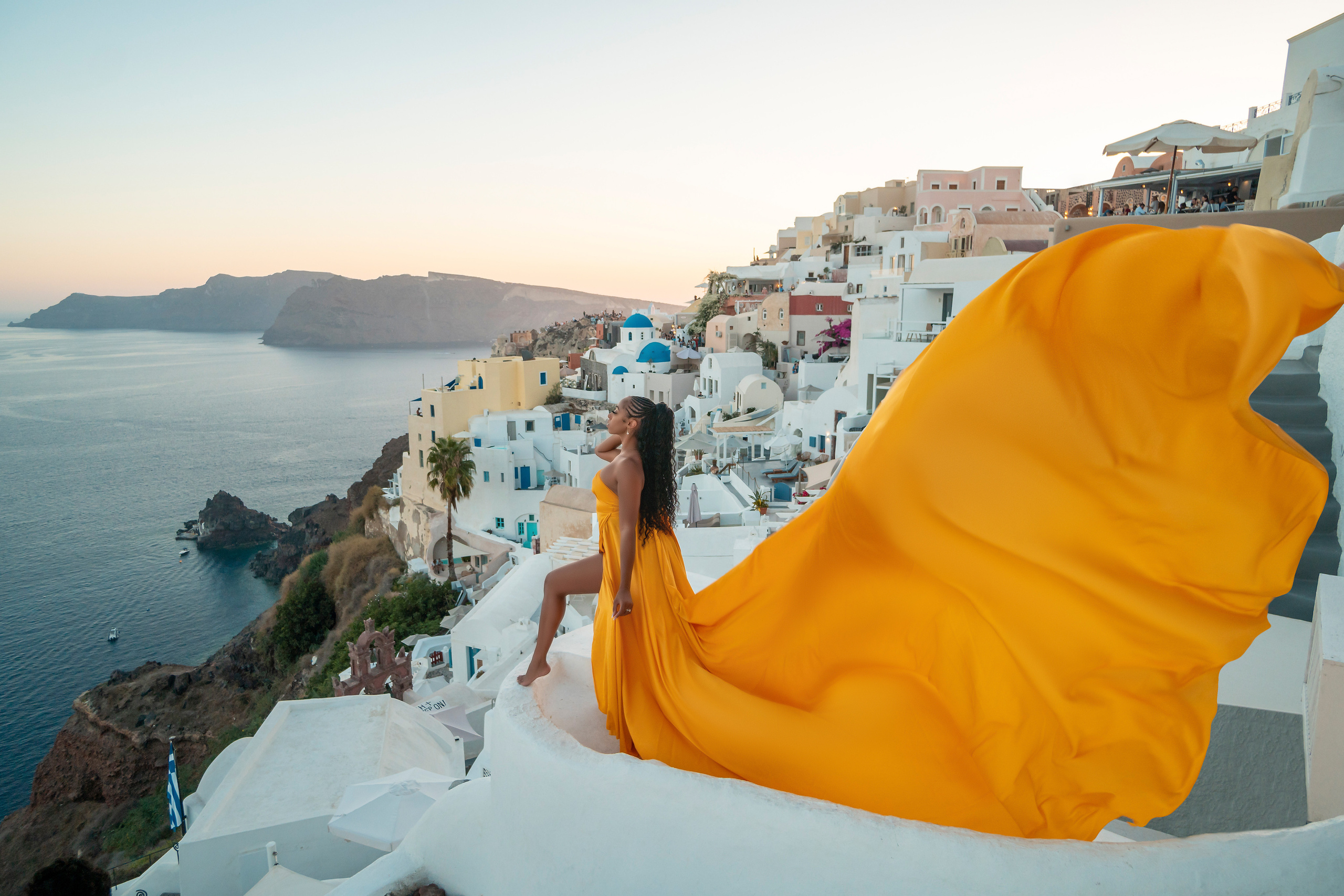 How to choose a photographer for couples in Santorini. Photographer in Santorini SokoLOVE Alex| Flying Dress Santorini