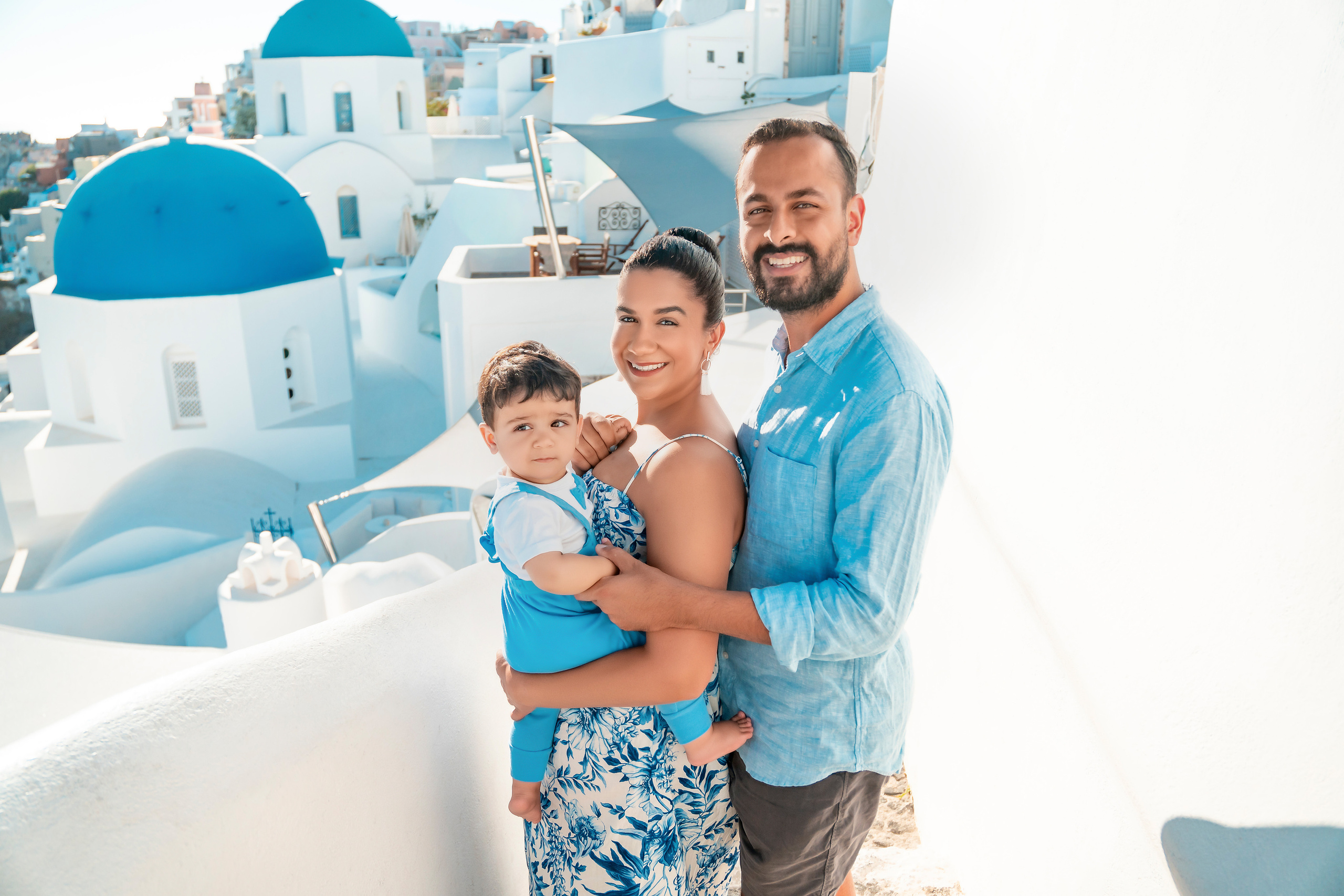 "Santorini’s Top Family Photographer – Capture Your Vacation with Sokolove""Turn your family trip to Santorini into an unforgettable experience with a professional photoshoot by Sokolove. Natural, relaxed, and beautifully edited images await!"