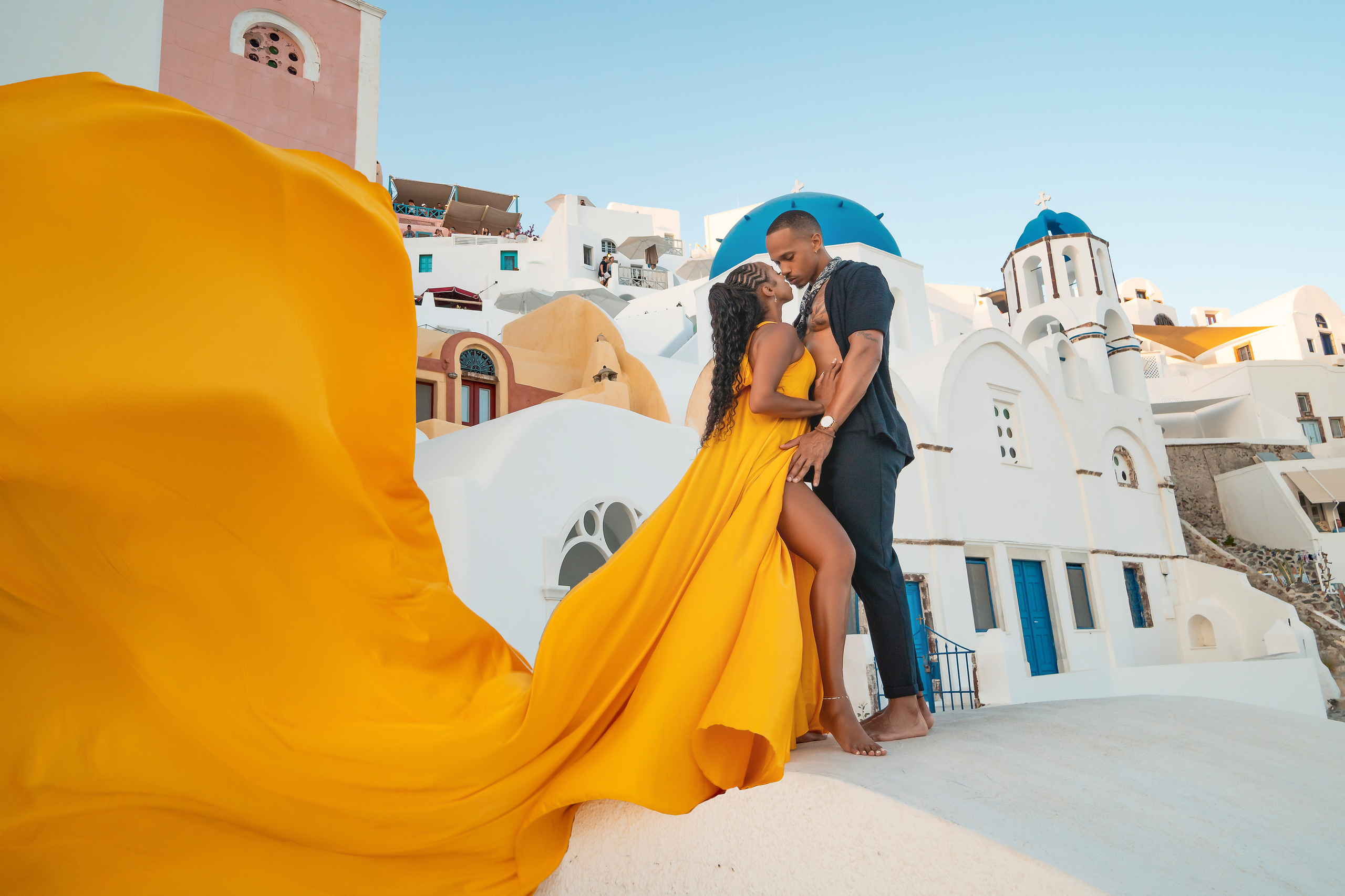 How to choose a photographer for couples in Santorini. Photographer in Santorini SokoLOVE Alex| Flying Dress Santorini