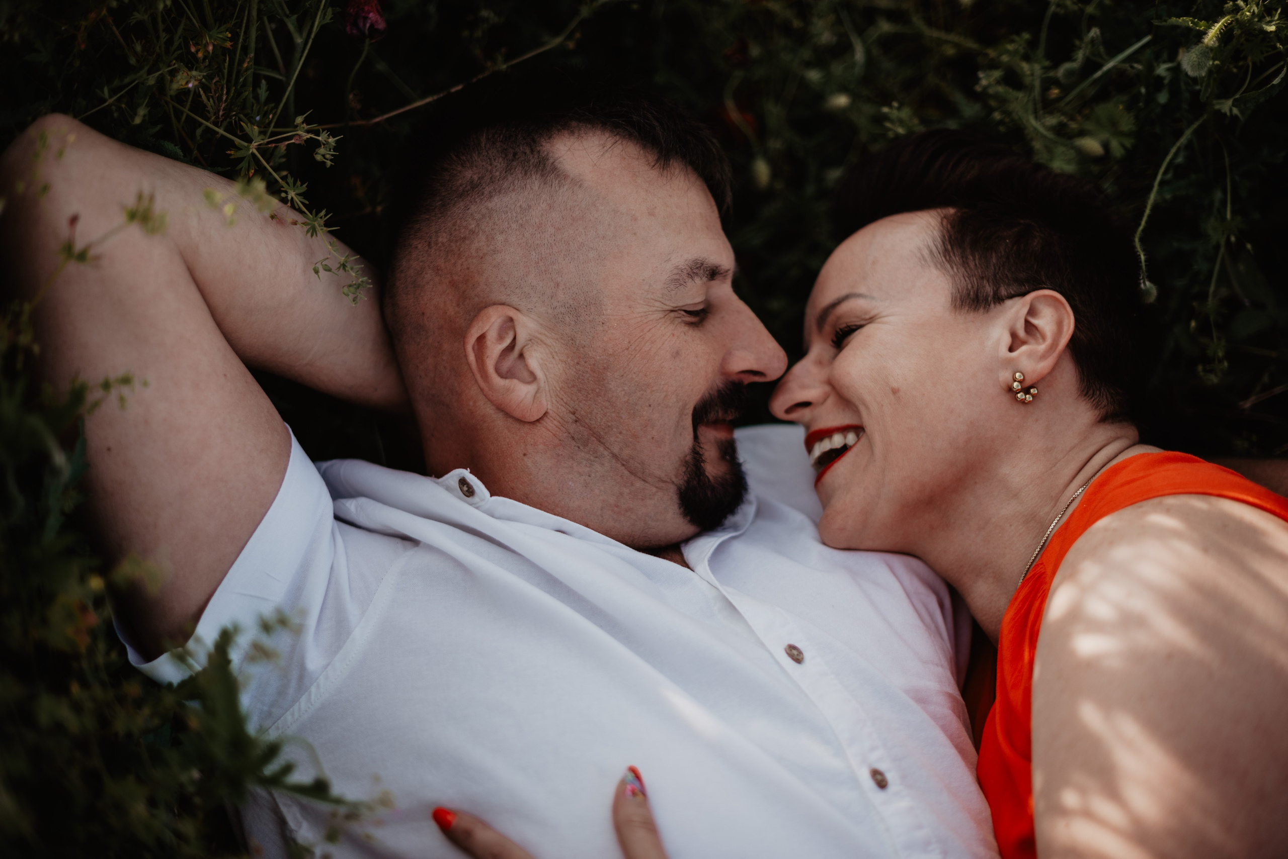 Kasia & Marcin. Pole makowe i zaskakujący finał sesji. Bałanda Fotografia – Sesje Kobiece, Rodzinne, Miłosne, Reportaże | Katowice Śląsk