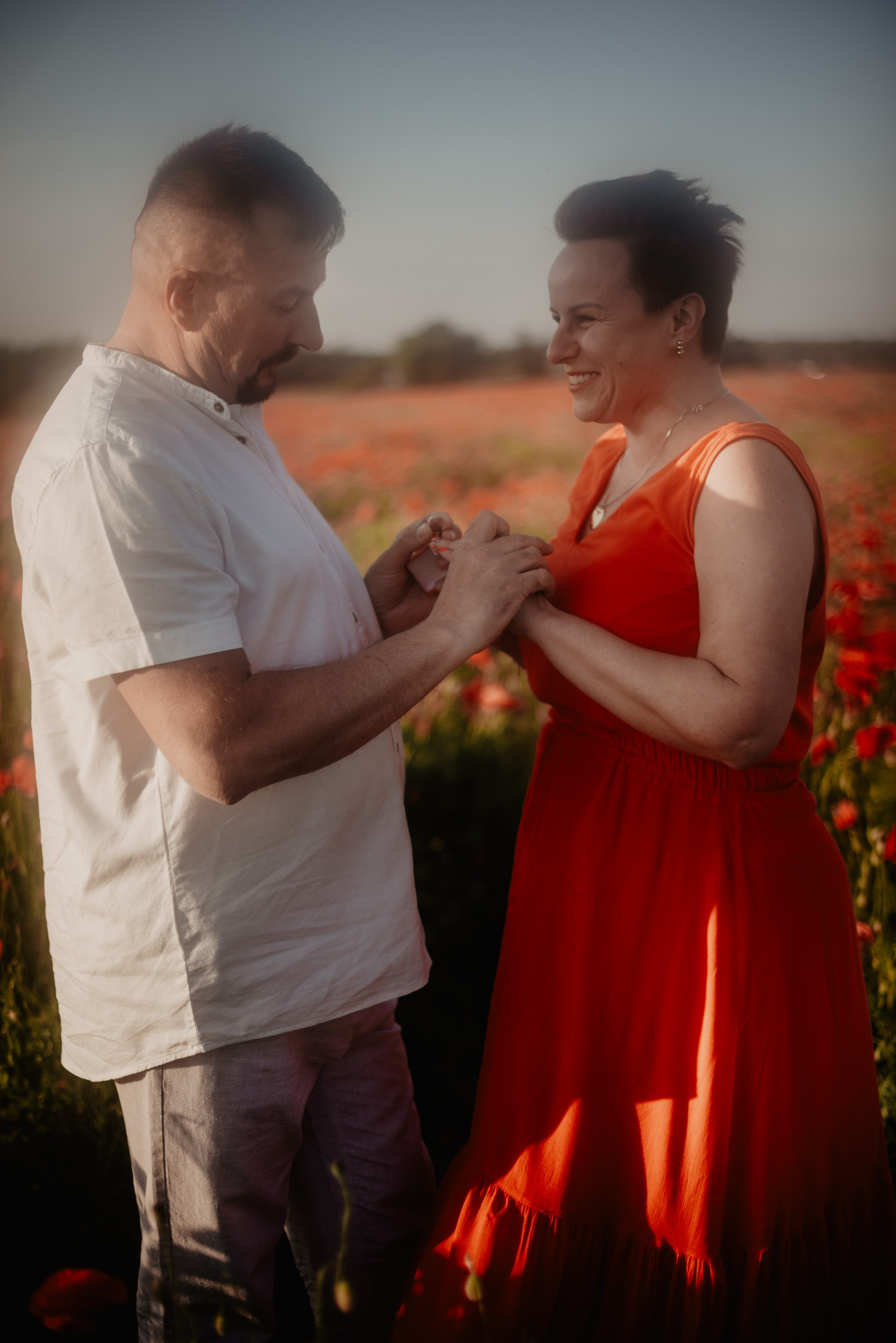 Kasia & Marcin. Pole makowe i zaskakujący finał sesji. Bałanda Fotografia – Sesje Kobiece, Rodzinne, Miłosne, Reportaże | Katowice Śląsk