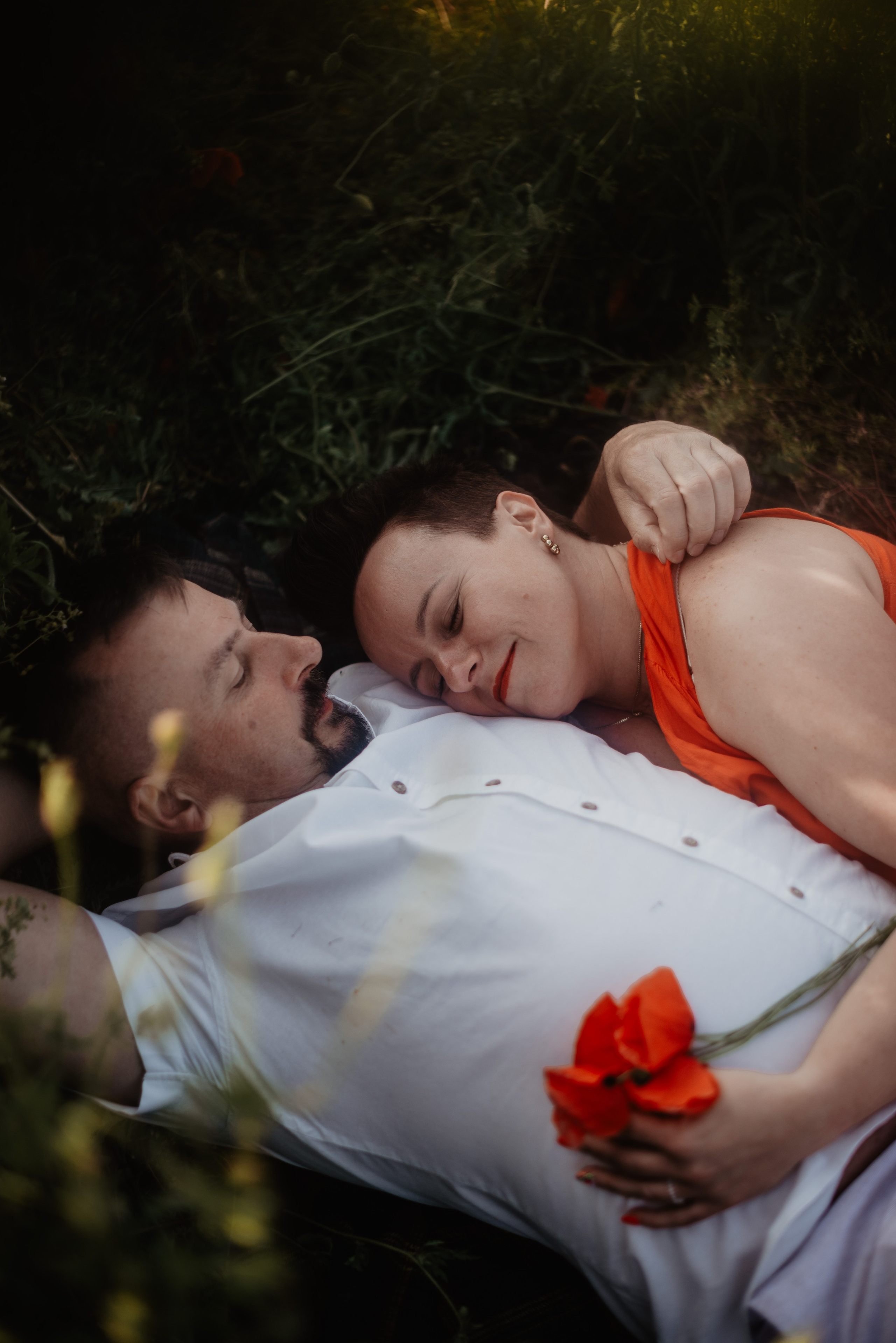 Kasia & Marcin. Pole makowe i zaskakujący finał sesji. Bałanda Fotografia – Sesje Kobiece, Rodzinne, Miłosne, Reportaże | Katowice Śląsk