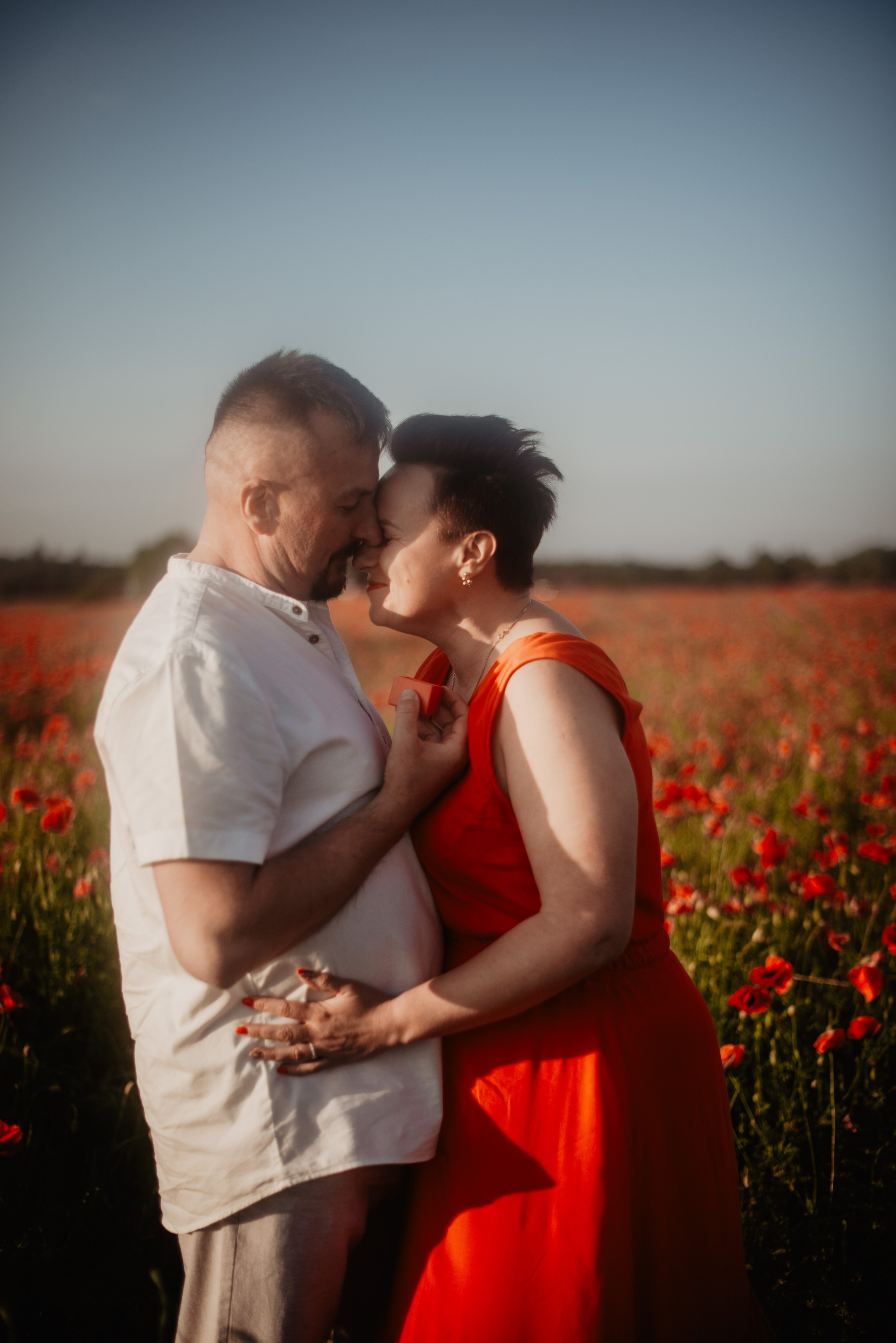 Kasia & Marcin. Pole makowe i zaskakujący finał sesji. Bałanda Fotografia – Sesje Kobiece, Rodzinne, Miłosne, Reportaże | Katowice Śląsk