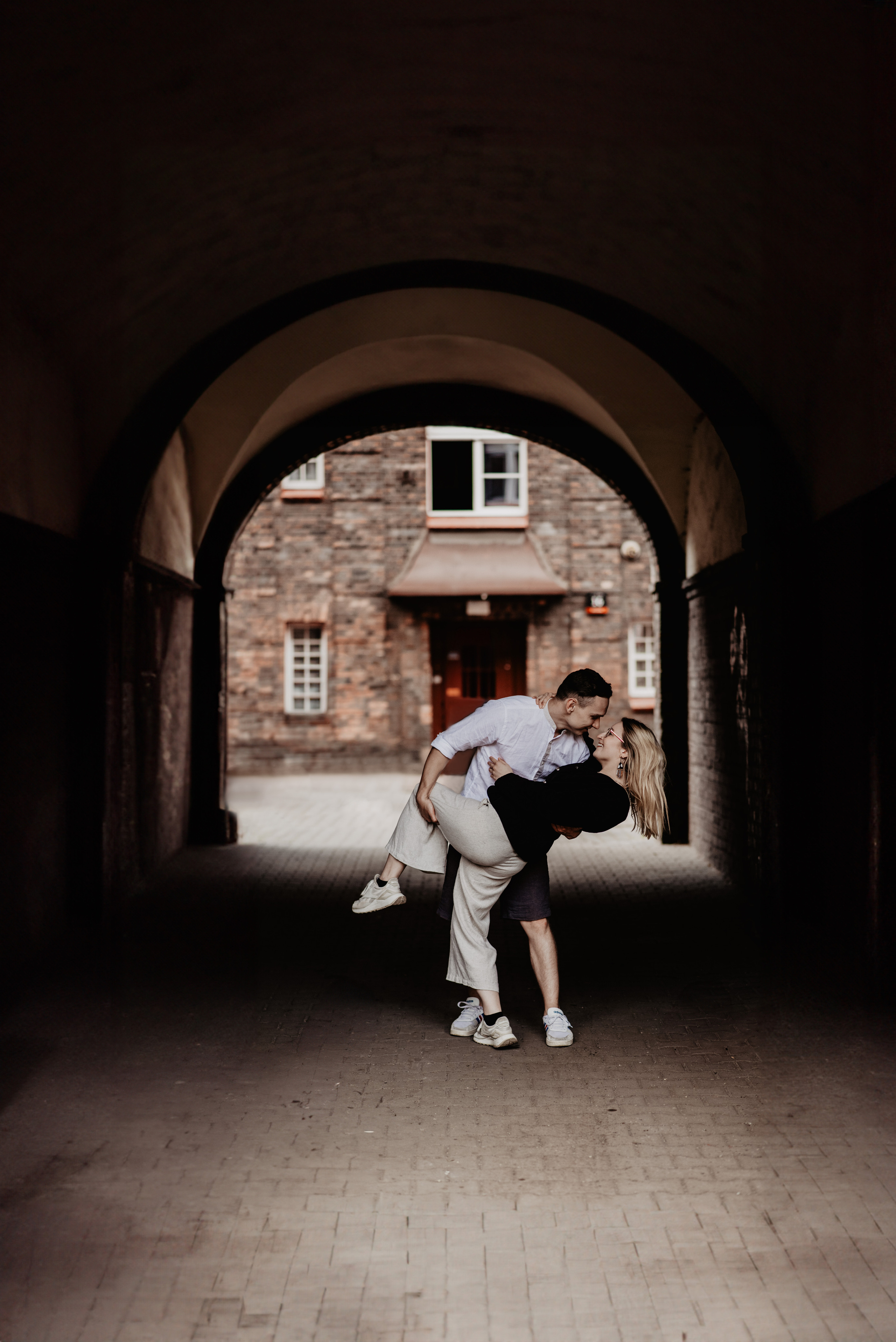 Tosia & Tomasz. Sesja miłosna na Nikiszowcu. Bałanda Fotografia – Sesje Kobiece, Rodzinne, Miłosne, Reportaże | Katowice Śląsk