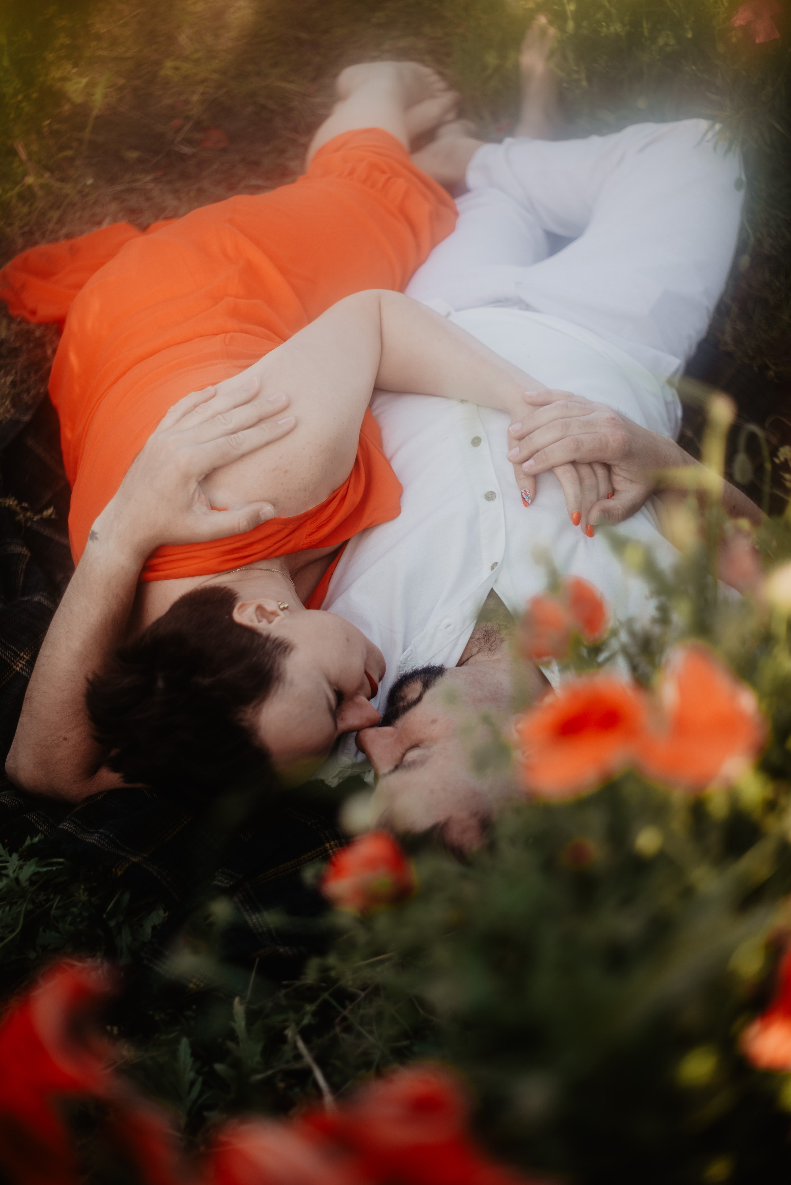 Kasia & Marcin. Pole makowe i zaskakujący finał sesji. Bałanda Fotografia – Sesje Kobiece, Rodzinne, Miłosne, Reportaże | Katowice Śląsk