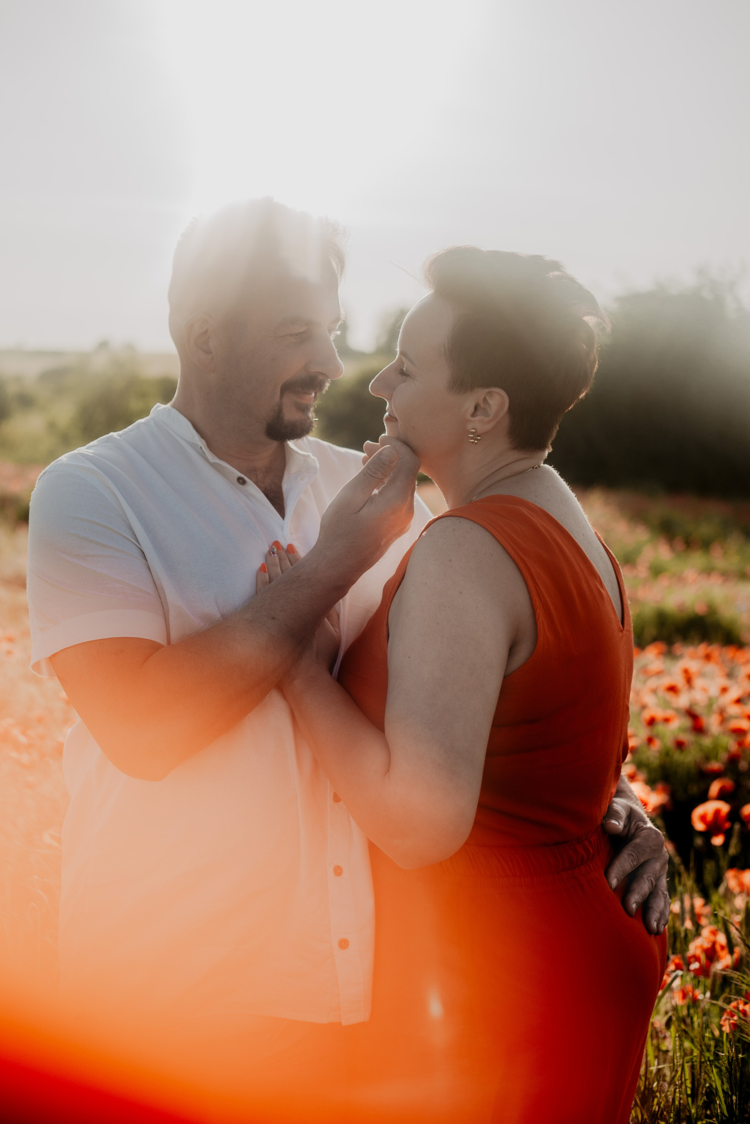 Kasia & Marcin. Pole makowe i zaskakujący finał sesji. Bałanda Fotografia – Sesje Kobiece, Rodzinne, Miłosne, Reportaże | Katowice Śląsk