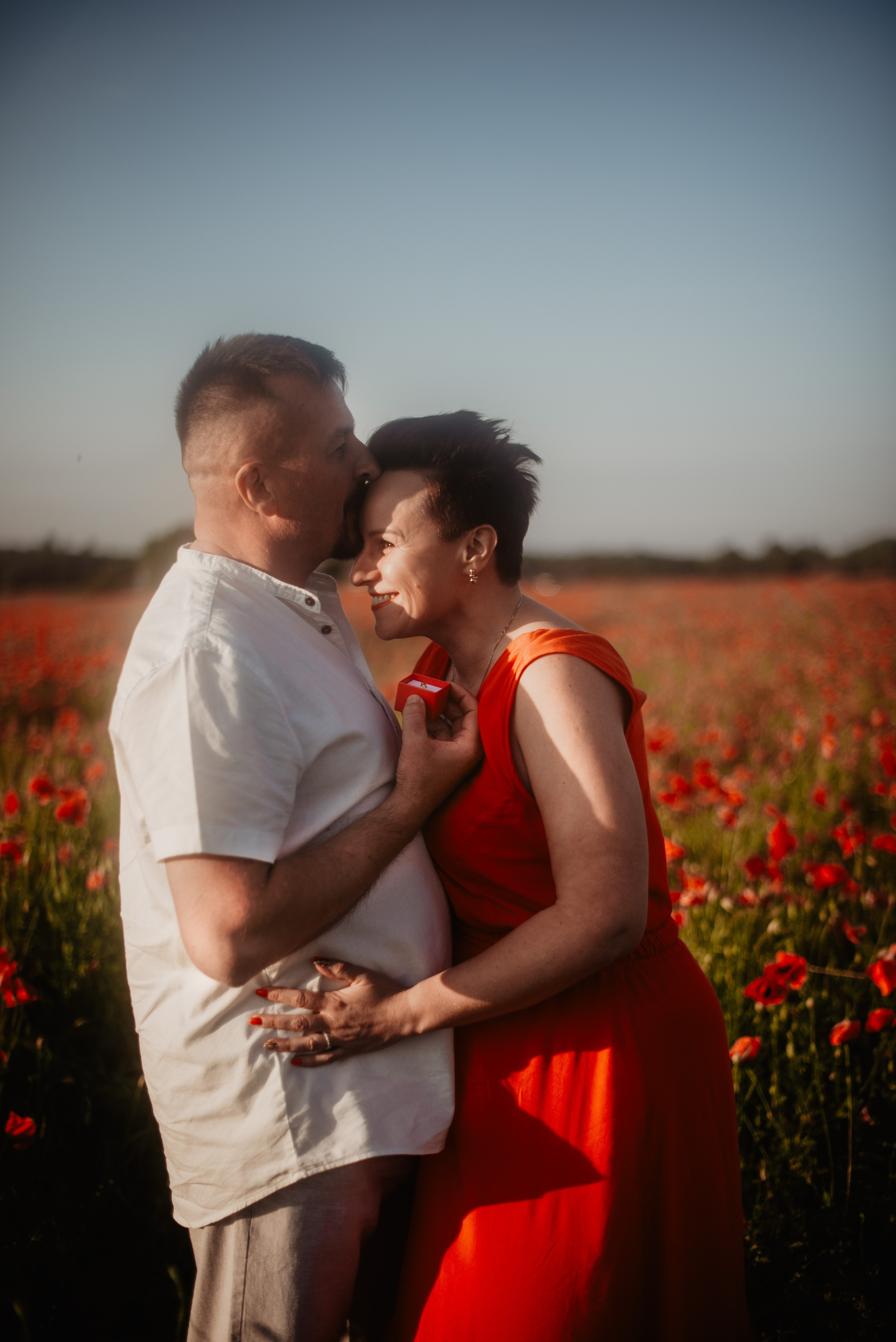 Kasia & Marcin. Pole makowe i zaskakujący finał sesji. Bałanda Fotografia – Sesje Kobiece, Rodzinne, Miłosne, Reportaże | Katowice Śląsk