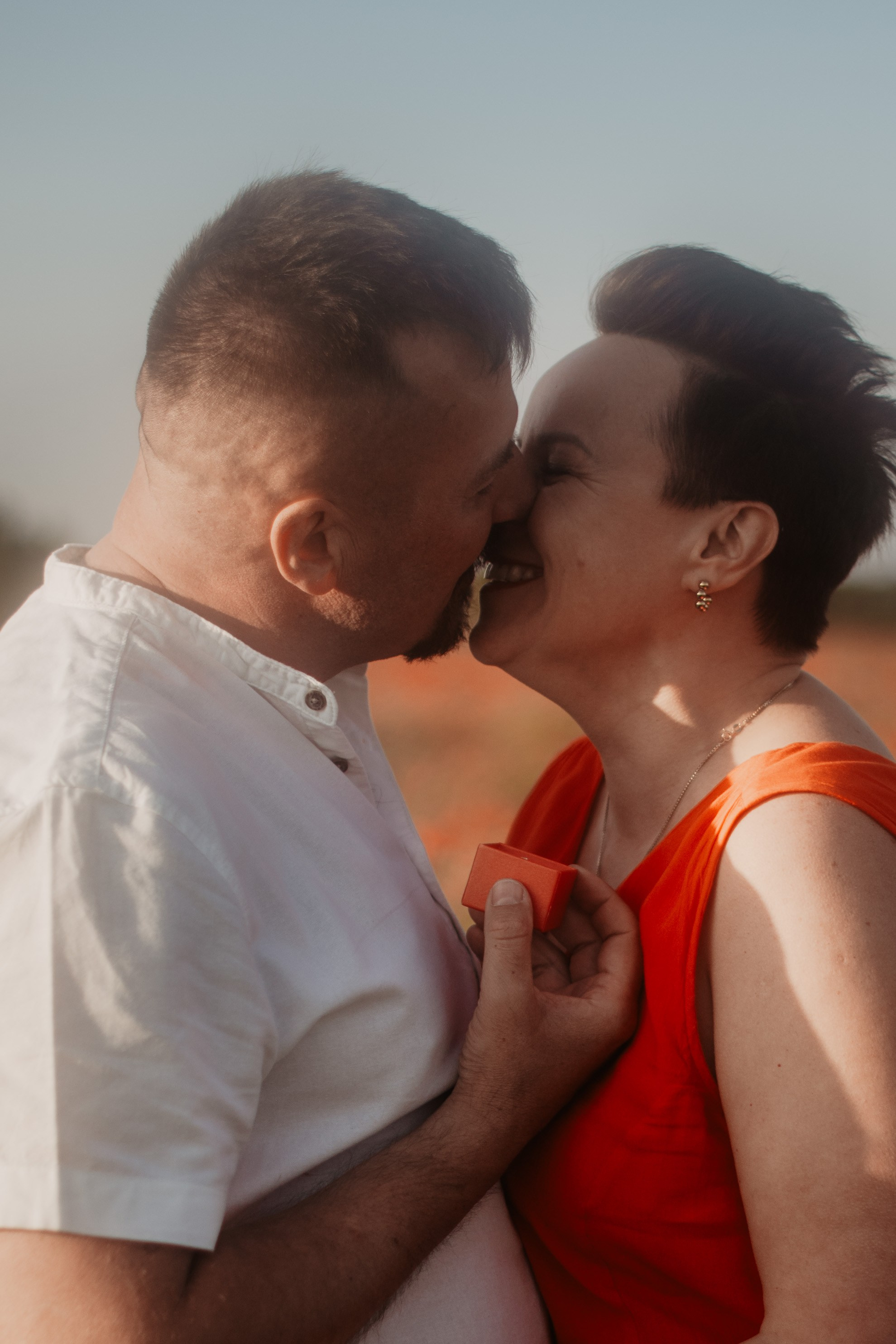 Kasia & Marcin. Pole makowe i zaskakujący finał sesji. Bałanda Fotografia – Sesje Kobiece, Rodzinne, Miłosne, Reportaże | Katowice Śląsk