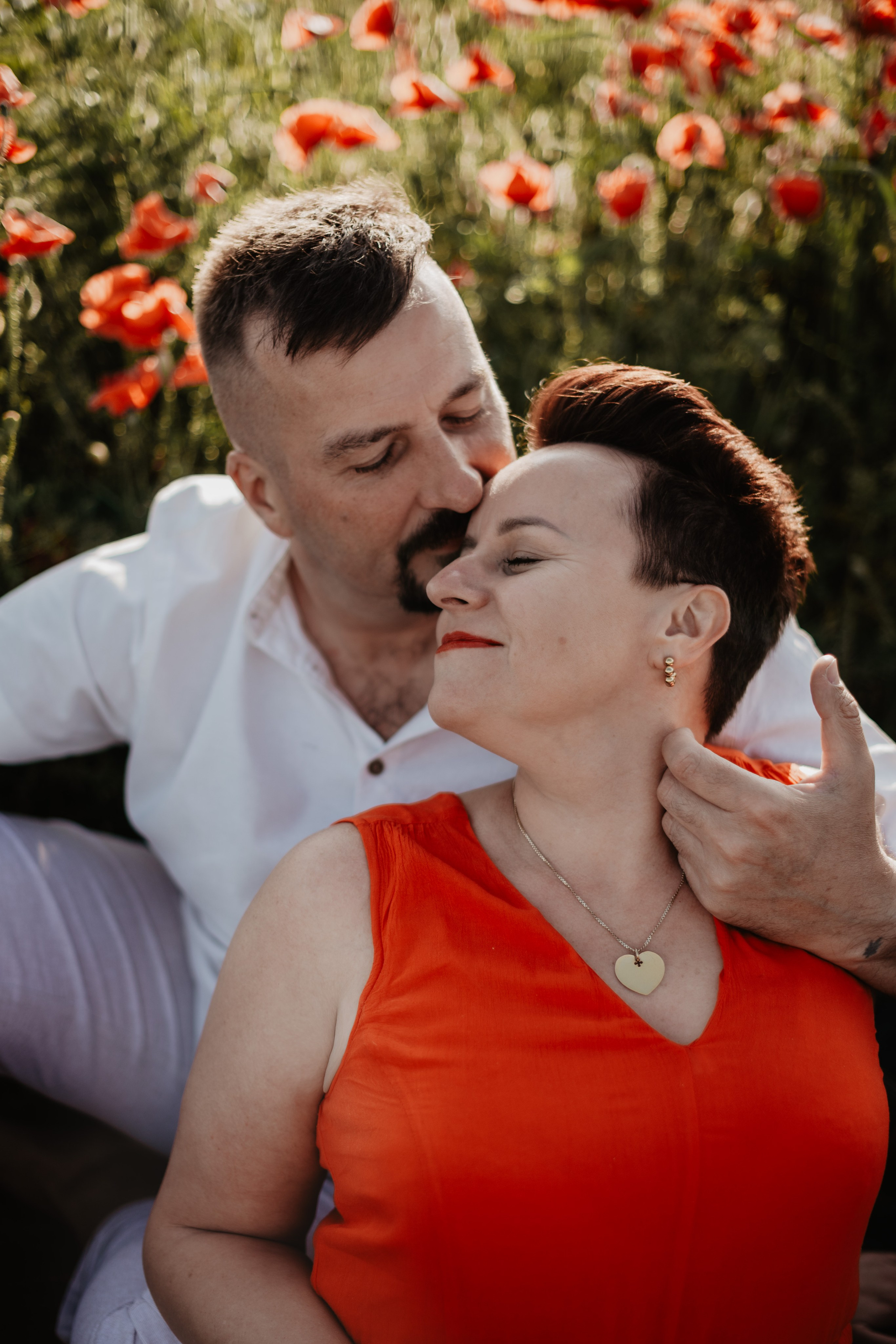 Kasia & Marcin. Pole makowe i zaskakujący finał sesji. Bałanda Fotografia – Sesje Kobiece, Rodzinne, Miłosne, Reportaże | Katowice Śląsk