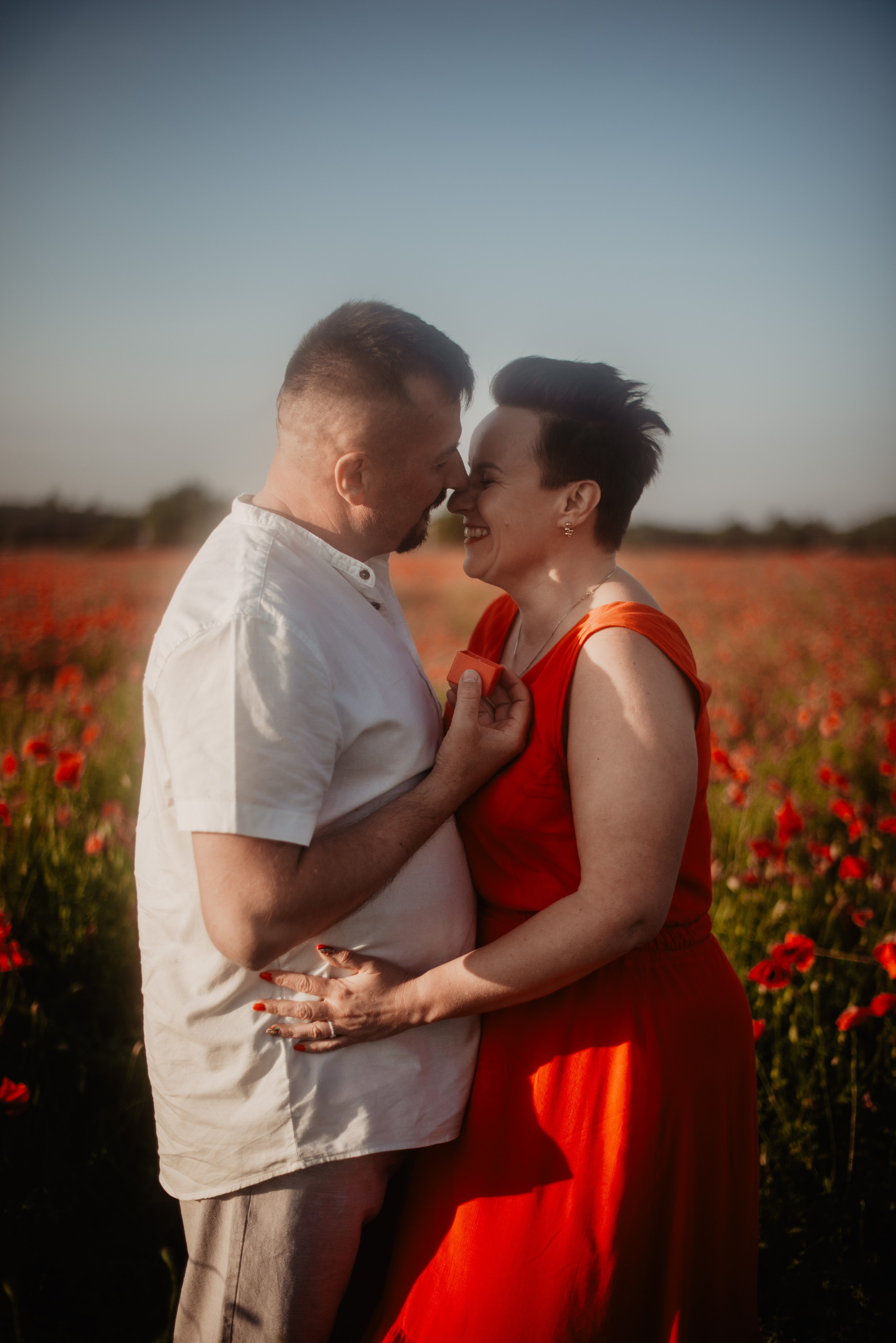 Kasia & Marcin. Pole makowe i zaskakujący finał sesji. Bałanda Fotografia – Sesje Kobiece, Rodzinne, Miłosne, Reportaże | Katowice Śląsk