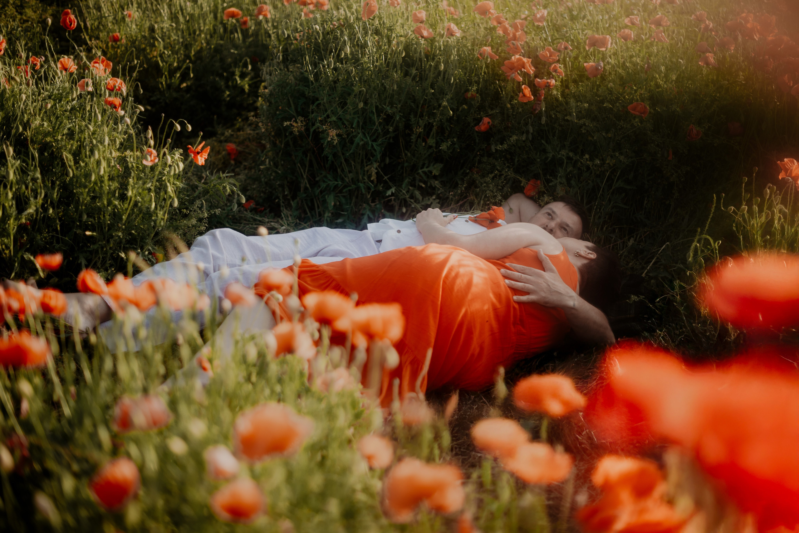 Kasia & Marcin. Pole makowe i zaskakujący finał sesji. Bałanda Fotografia – Sesje Kobiece, Rodzinne, Miłosne, Reportaże | Katowice Śląsk