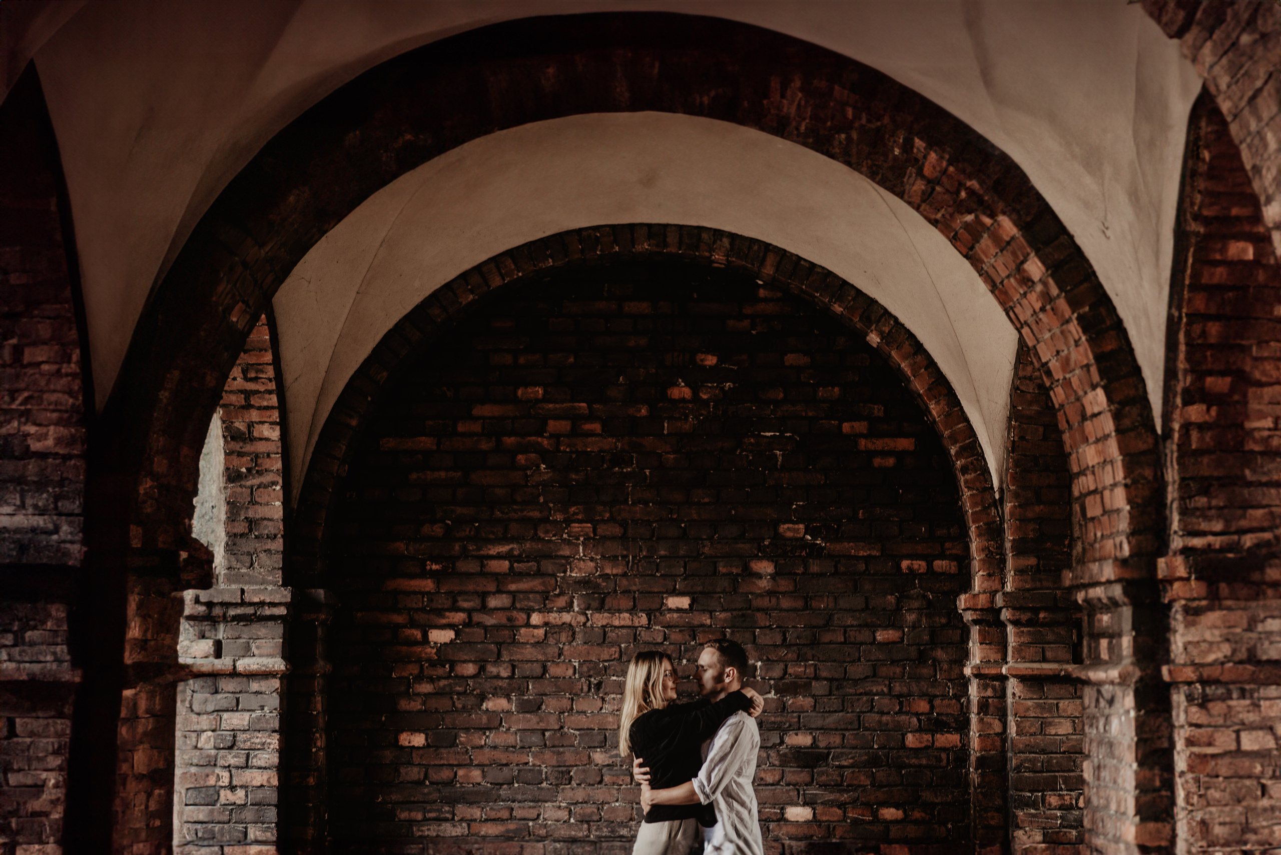 Tosia & Tomasz. Sesja miłosna na Nikiszowcu. Bałanda Fotografia – Sesje Kobiece, Rodzinne, Miłosne, Reportaże | Katowice Śląsk