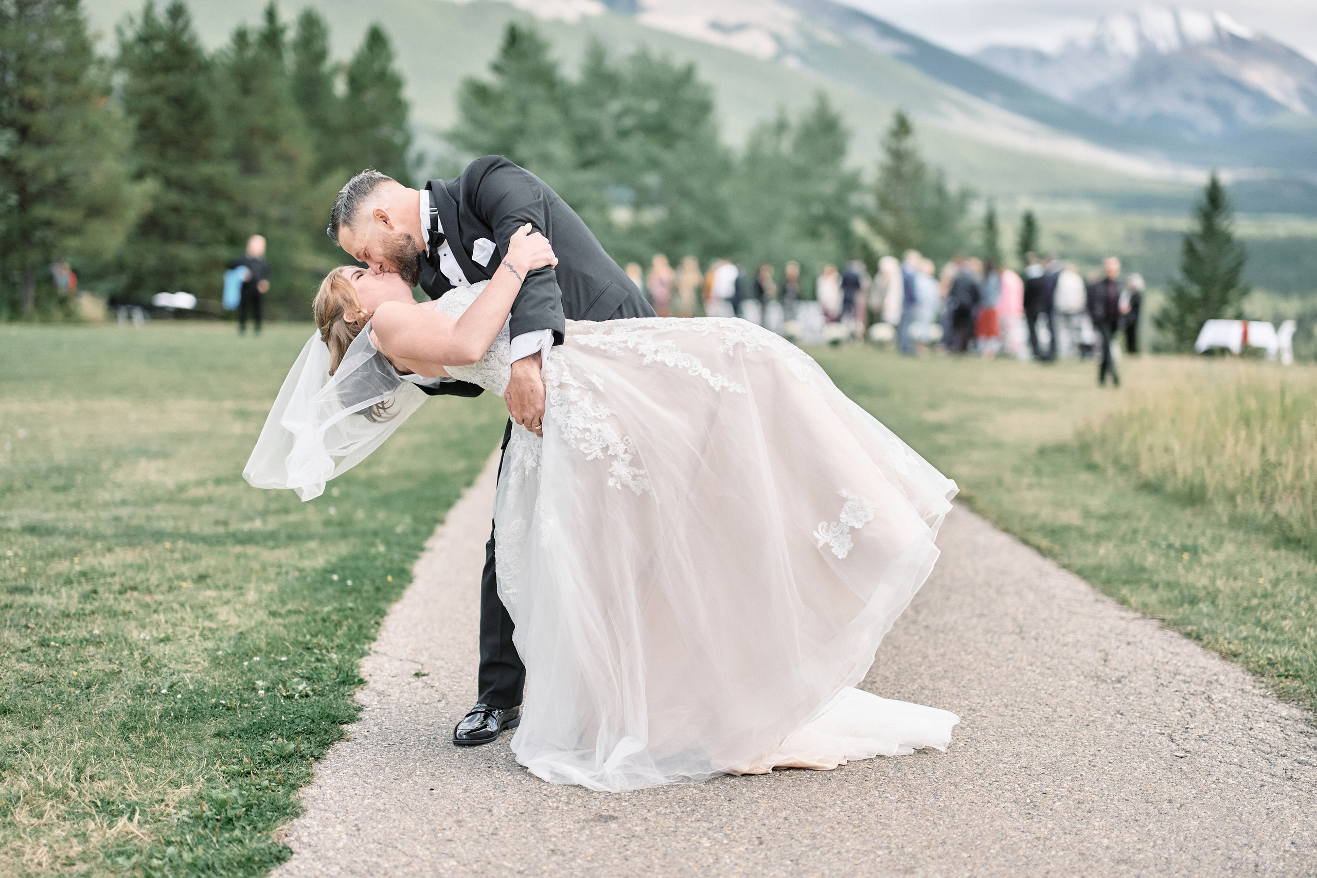Calgary wedding photo and video. Photographer Andrii Bielikov