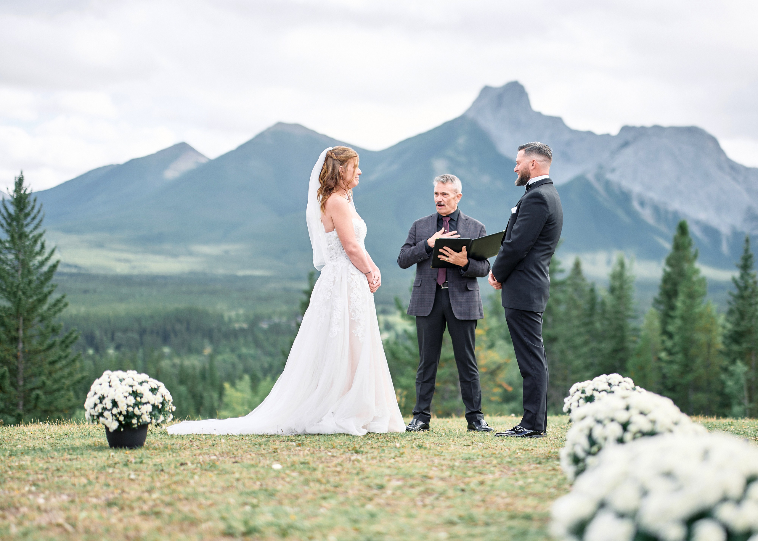 Calgary wedding photo and video. Photographer Andrii Bielikov