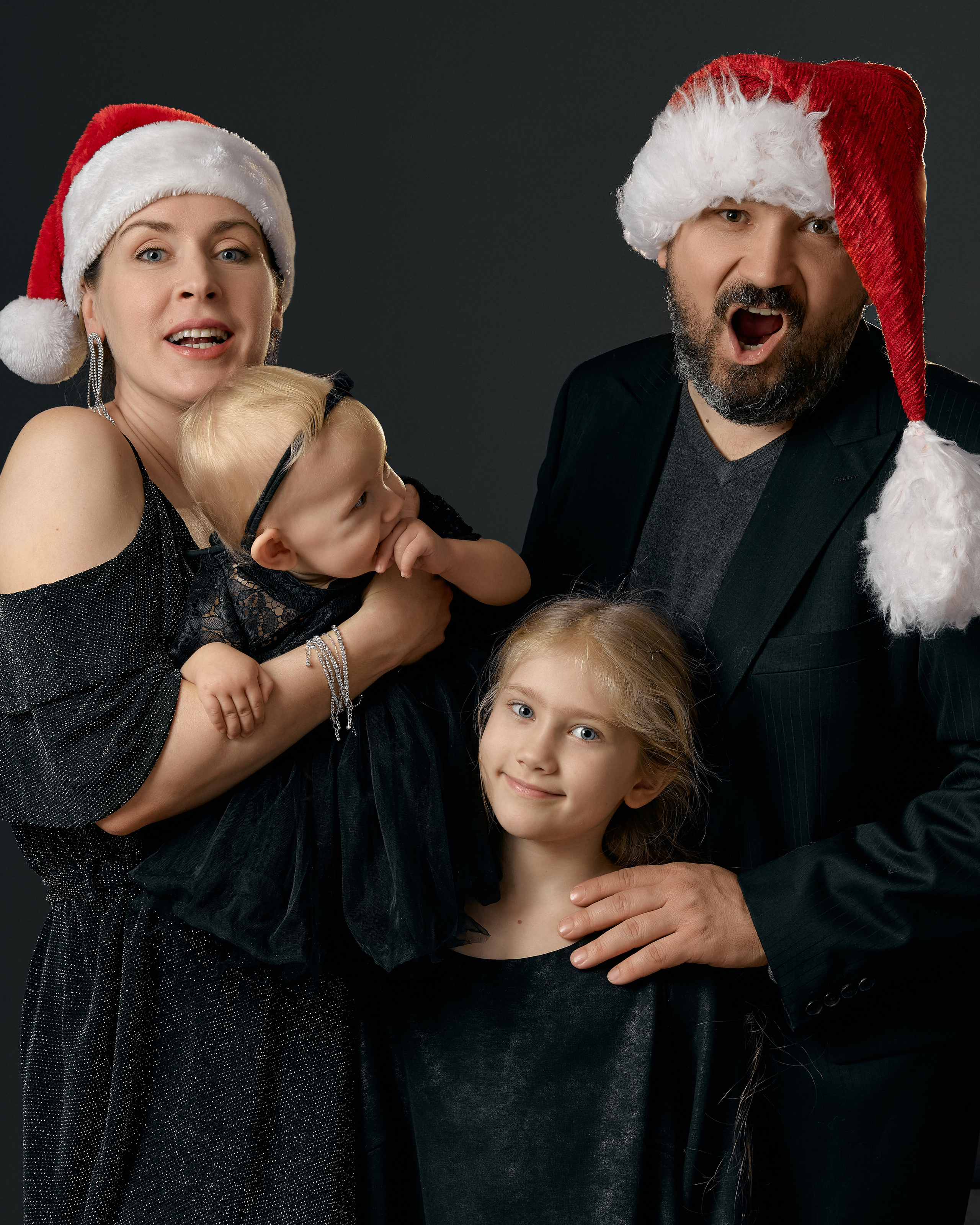 Family photoshoot in Bad Santa style