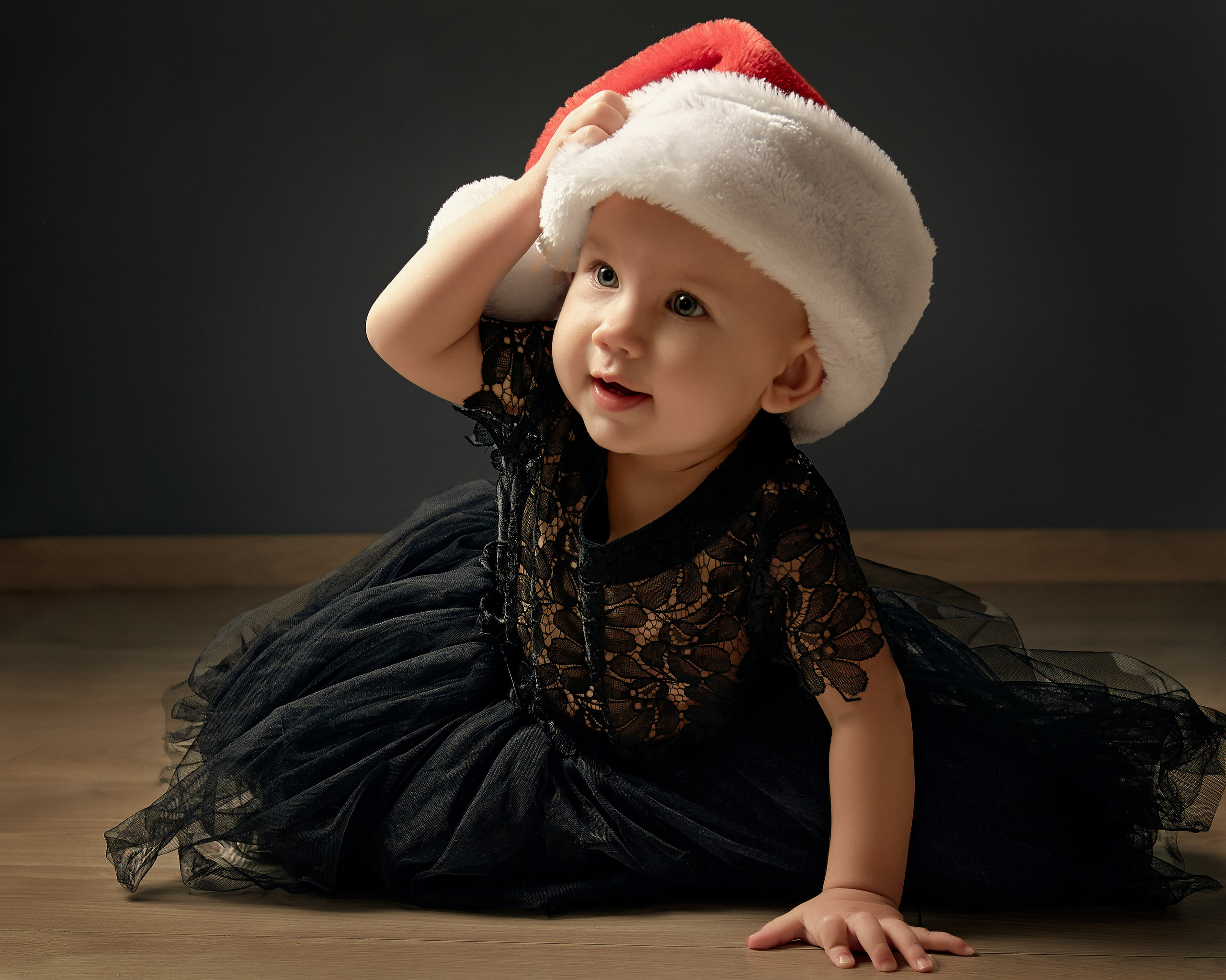 Family photoshoot in Bad Santa style