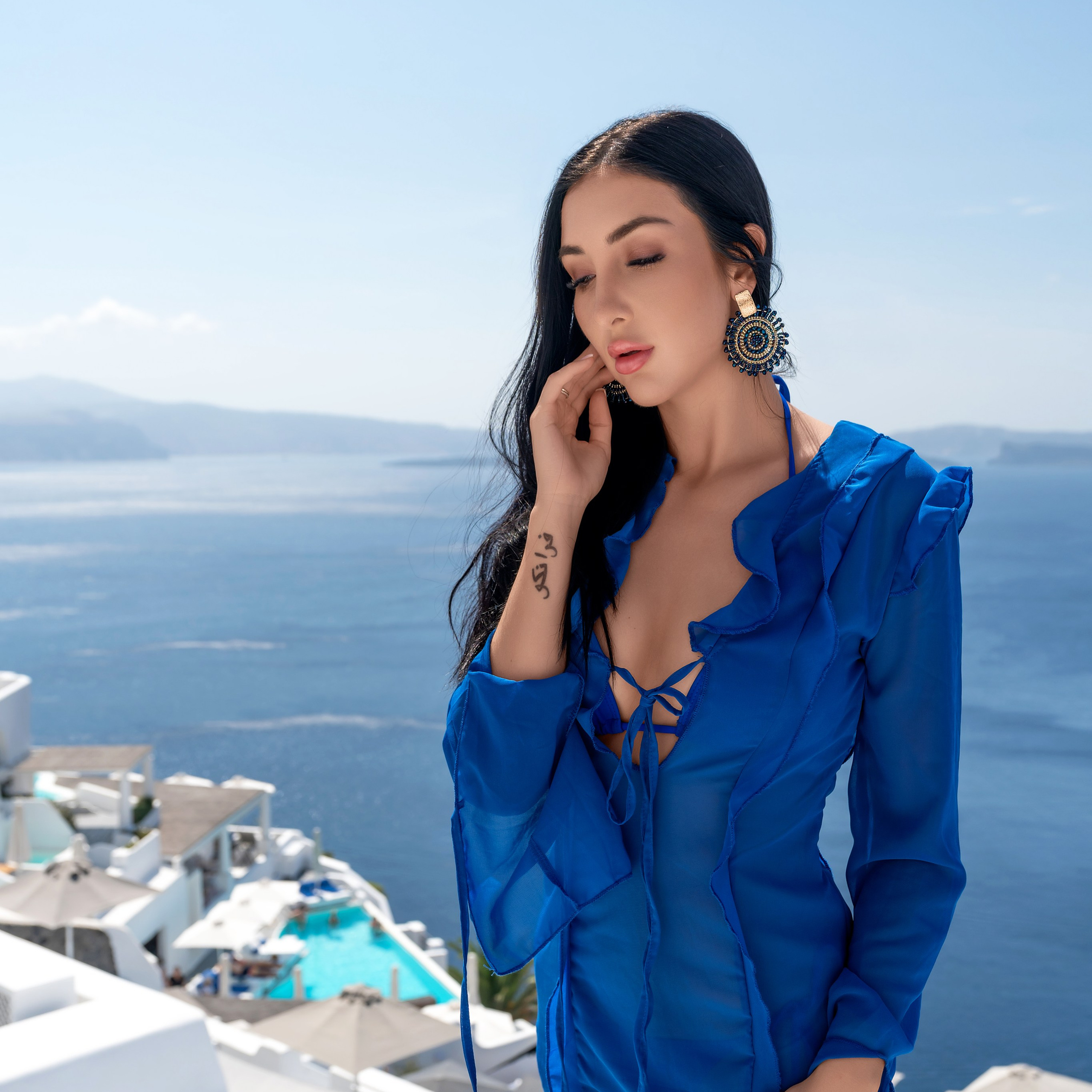 How the Greeks Celebrate Easter on Santorini – Traditions & Festivities. Photographer in Santorini SokoLOVE Alex| Flying Dress Santorini