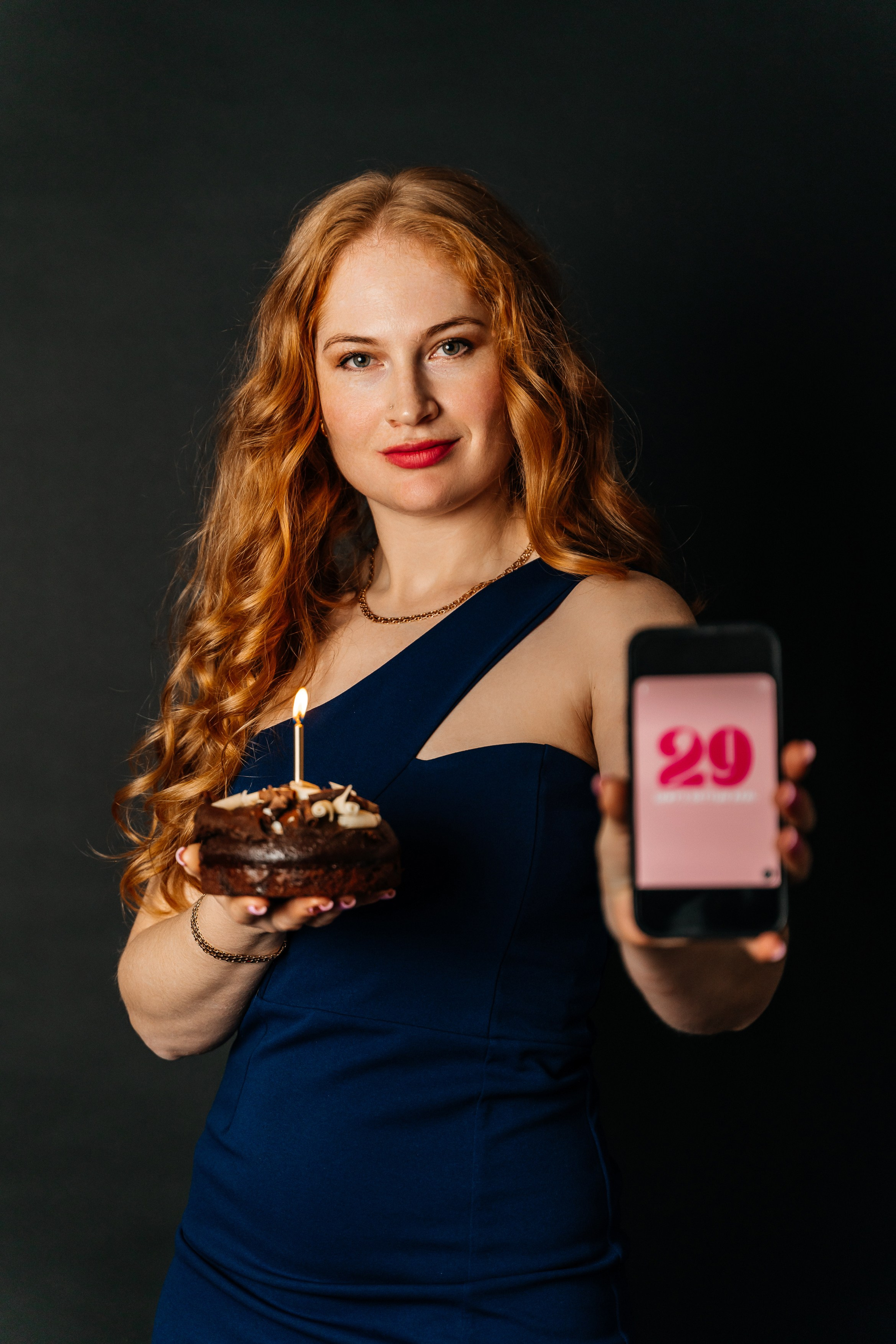 Zarina’s pregnancy photoshoot at the lavender farm. Photographer in England Ekaterina Romanova