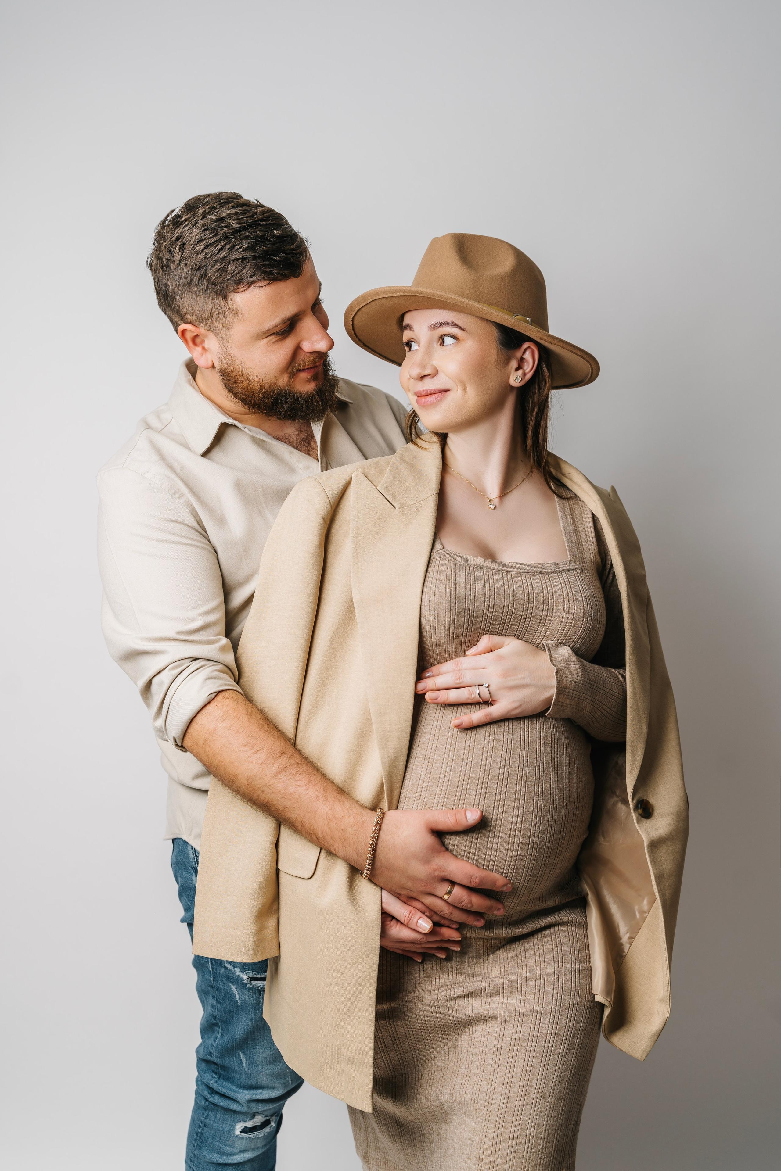 Zarina’s pregnancy photoshoot at the lavender farm. Photographer in England Ekaterina Romanova