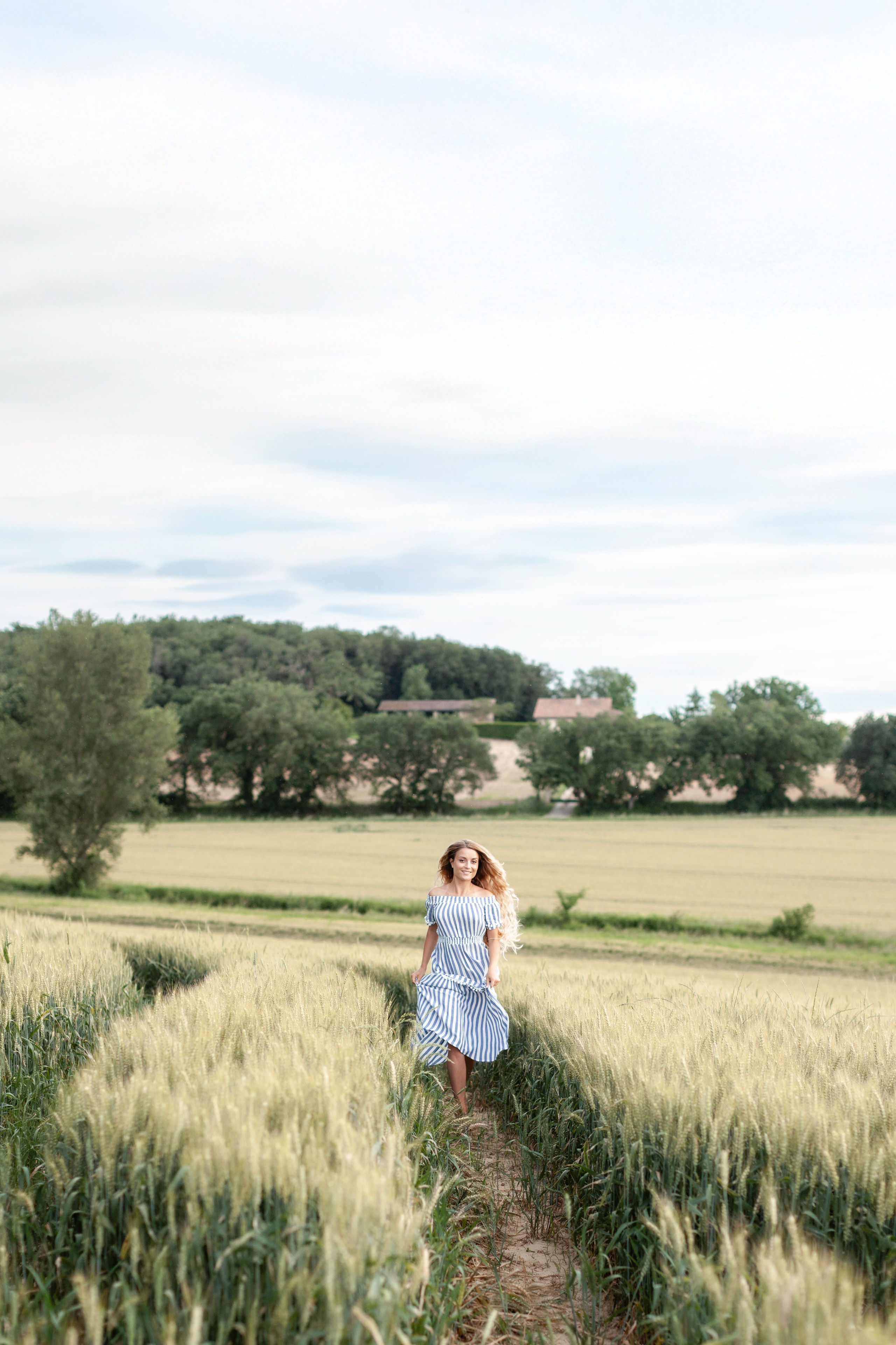 Family photoshoot in Parc du Cabirol, Colomiers. Eugénie Smirnova — photographe à Toulouse et dans le sud-ouest de la France
