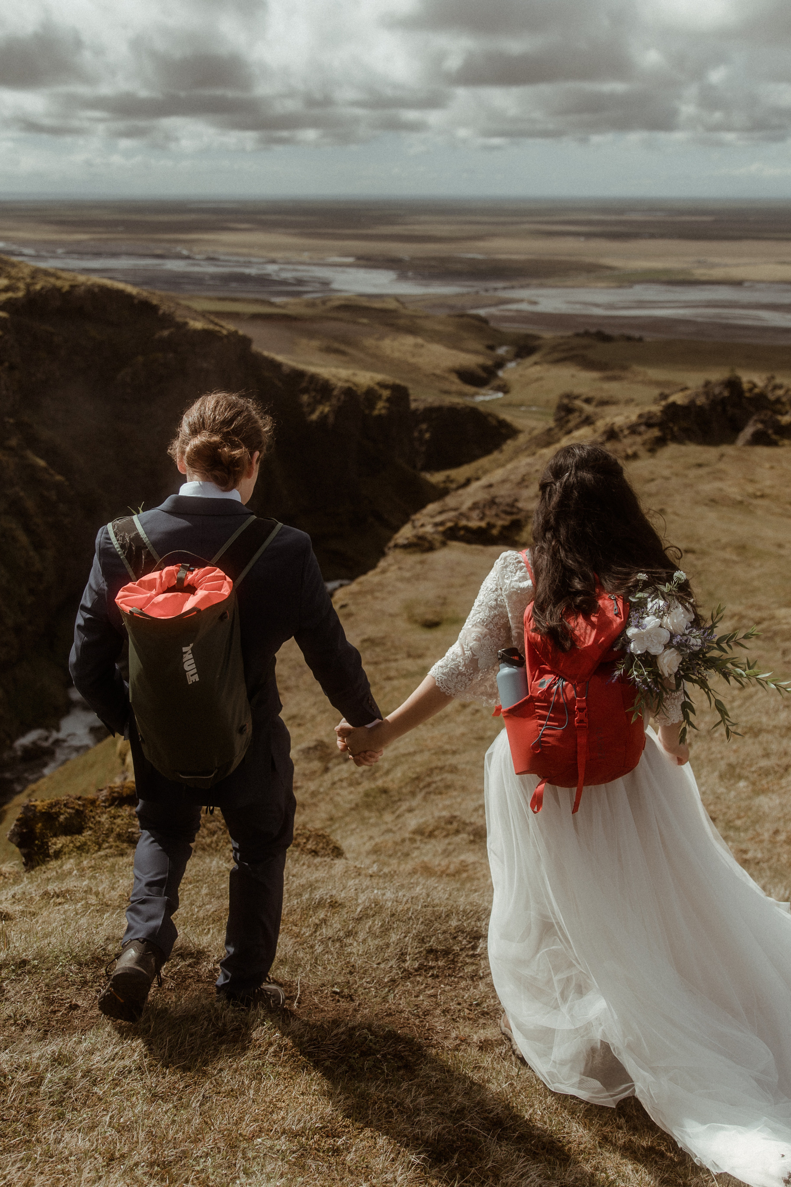 Hiking elopement in Iceland