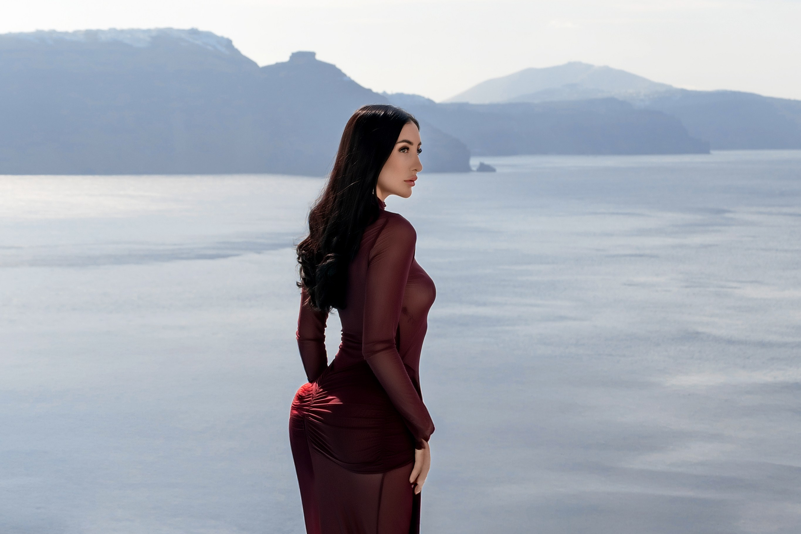 Why a Pool Photo Shoot in Santorini is a Fantastic Idea