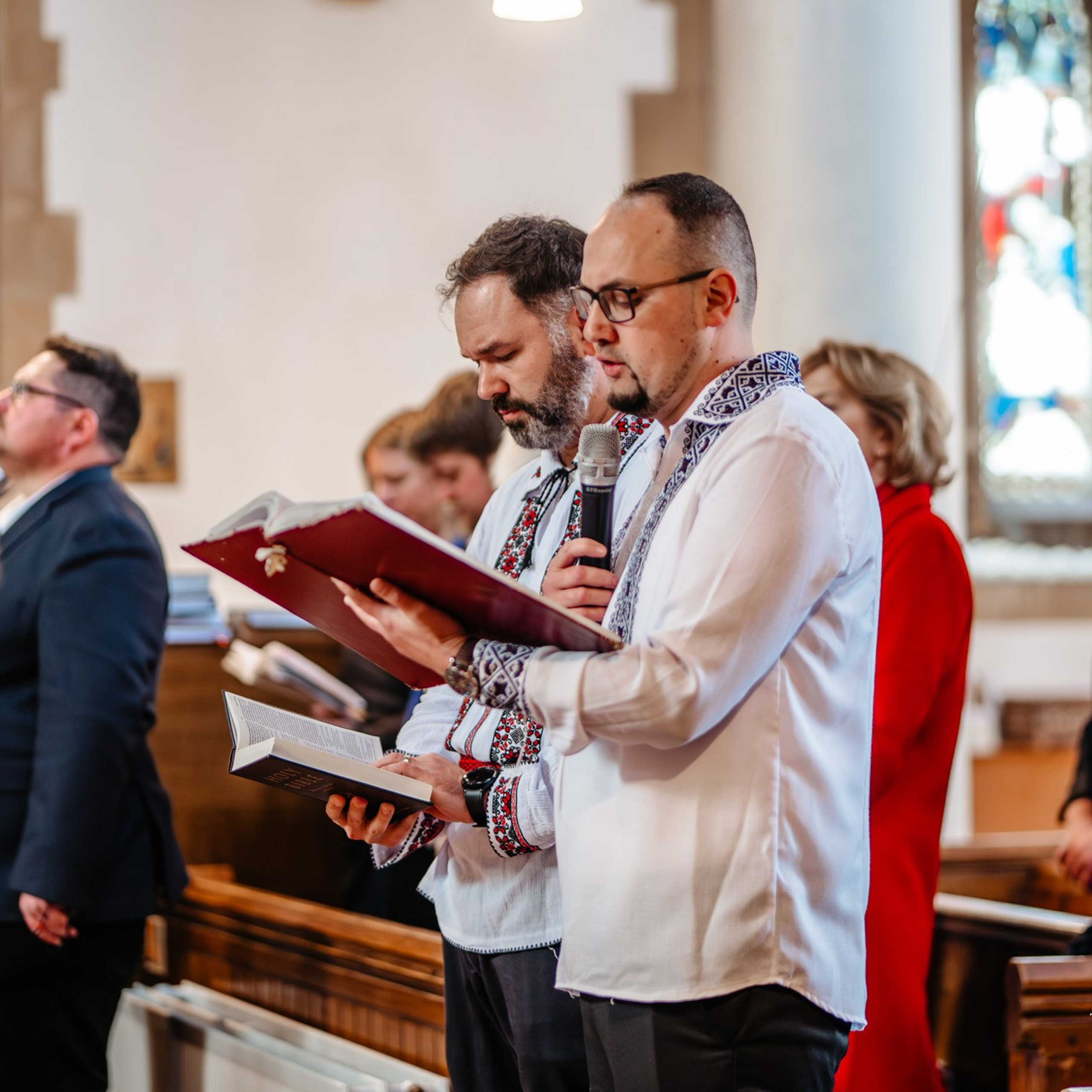 Sambata lui Lazar si Hramul la Biserica Romaneasca din Southampton — Slujba arhiereasca oficiata de PS Parinte Atanasie. TANTAN IONUT FOTO & FILM