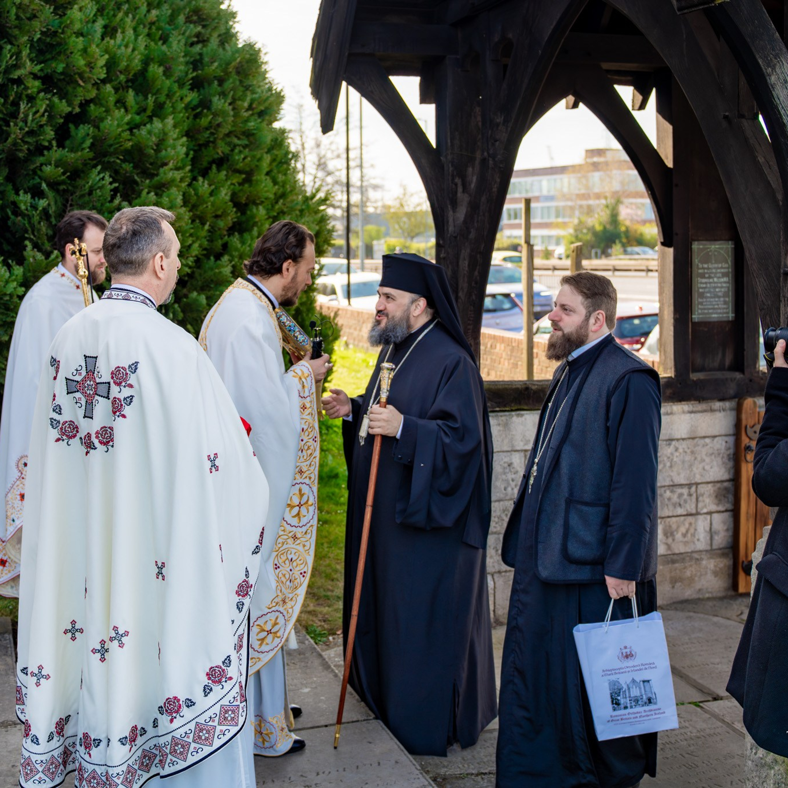 Sambata lui Lazar si Hramul la Biserica Romaneasca din Southampton — Slujba arhiereasca oficiata de PS Parinte Atanasie. TANTAN IONUT FOTO & FILM