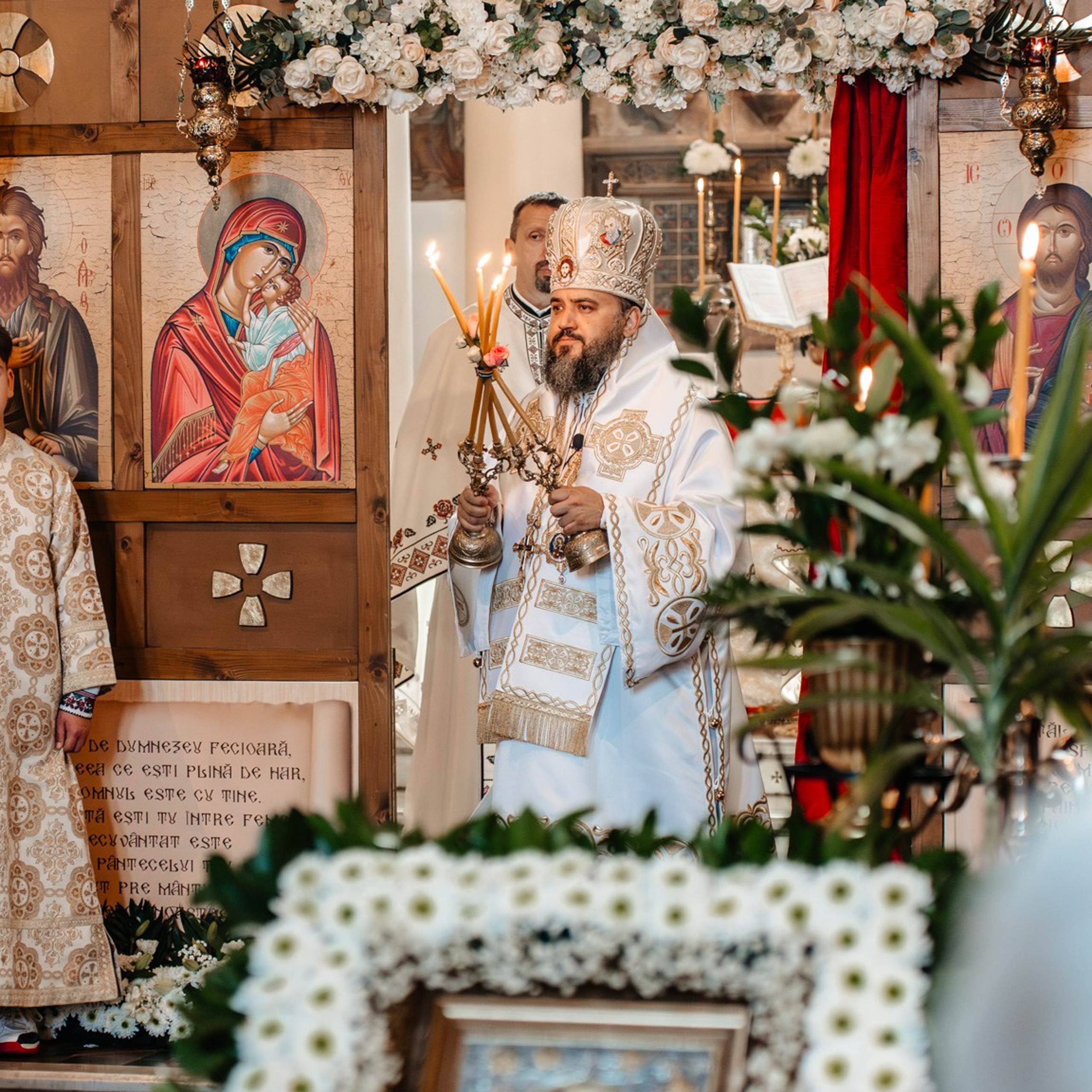 Sambata lui Lazar si Hramul la Biserica Romaneasca din Southampton — Slujba arhiereasca oficiata de PS Parinte Atanasie. TANTAN IONUT FOTO & FILM