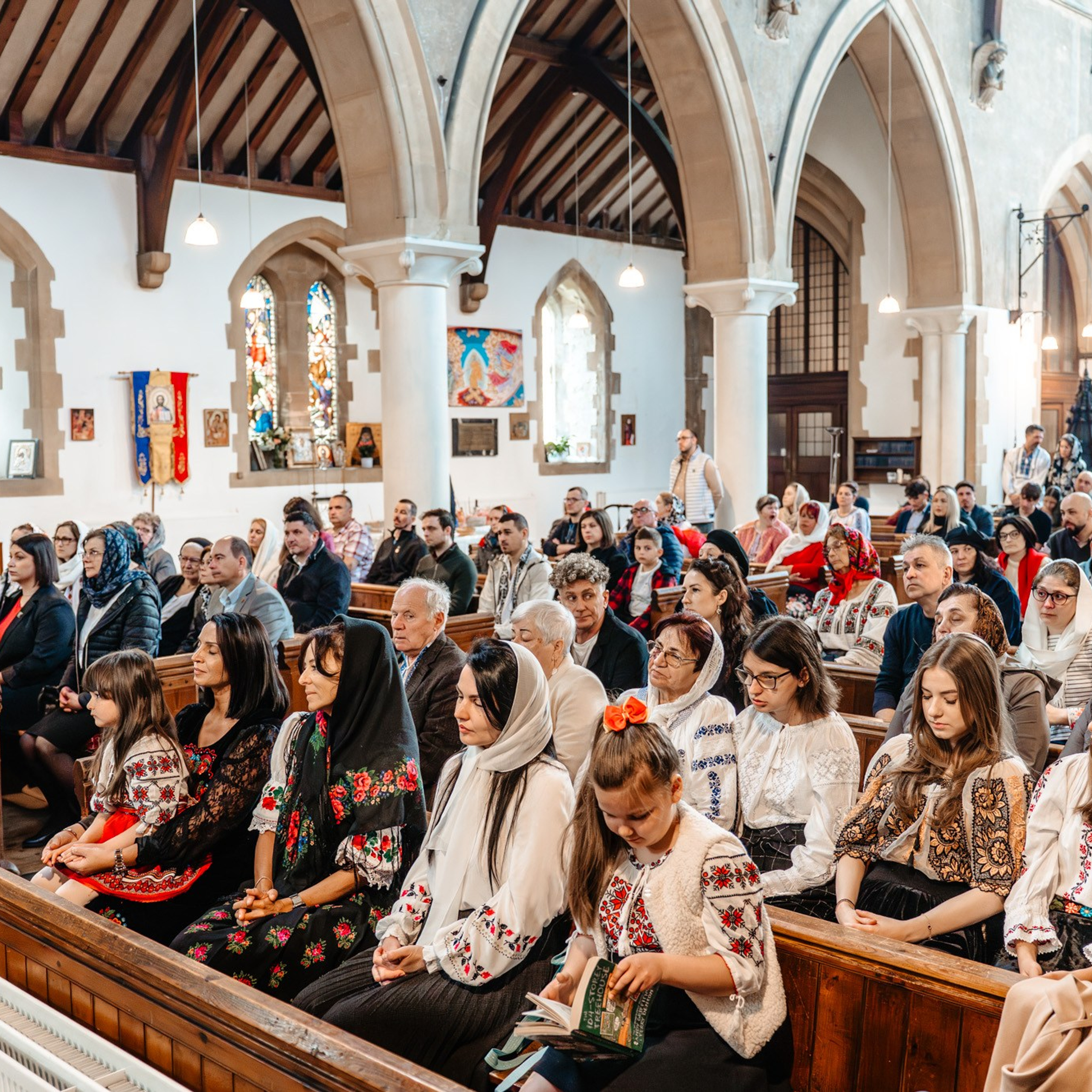 Sambata lui Lazar si Hramul la Biserica Romaneasca din Southampton — Slujba arhiereasca oficiata de PS Parinte Atanasie. TANTAN IONUT FOTO & FILM